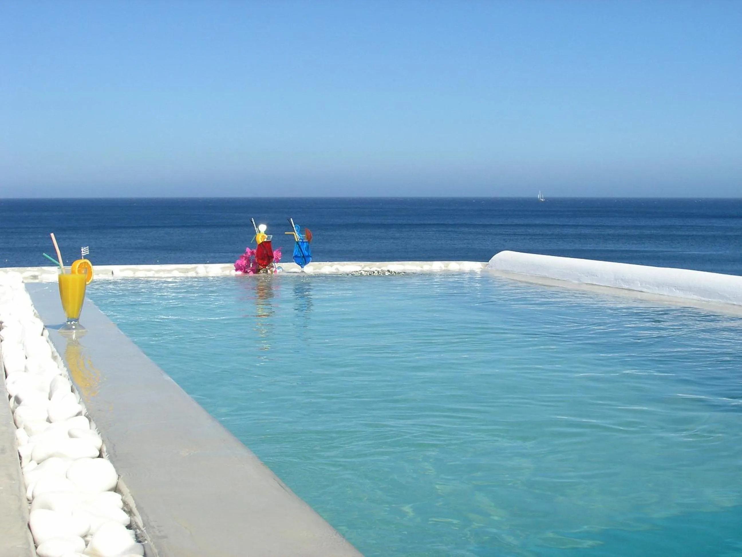Patio in Blue Waves Suites & Apartments