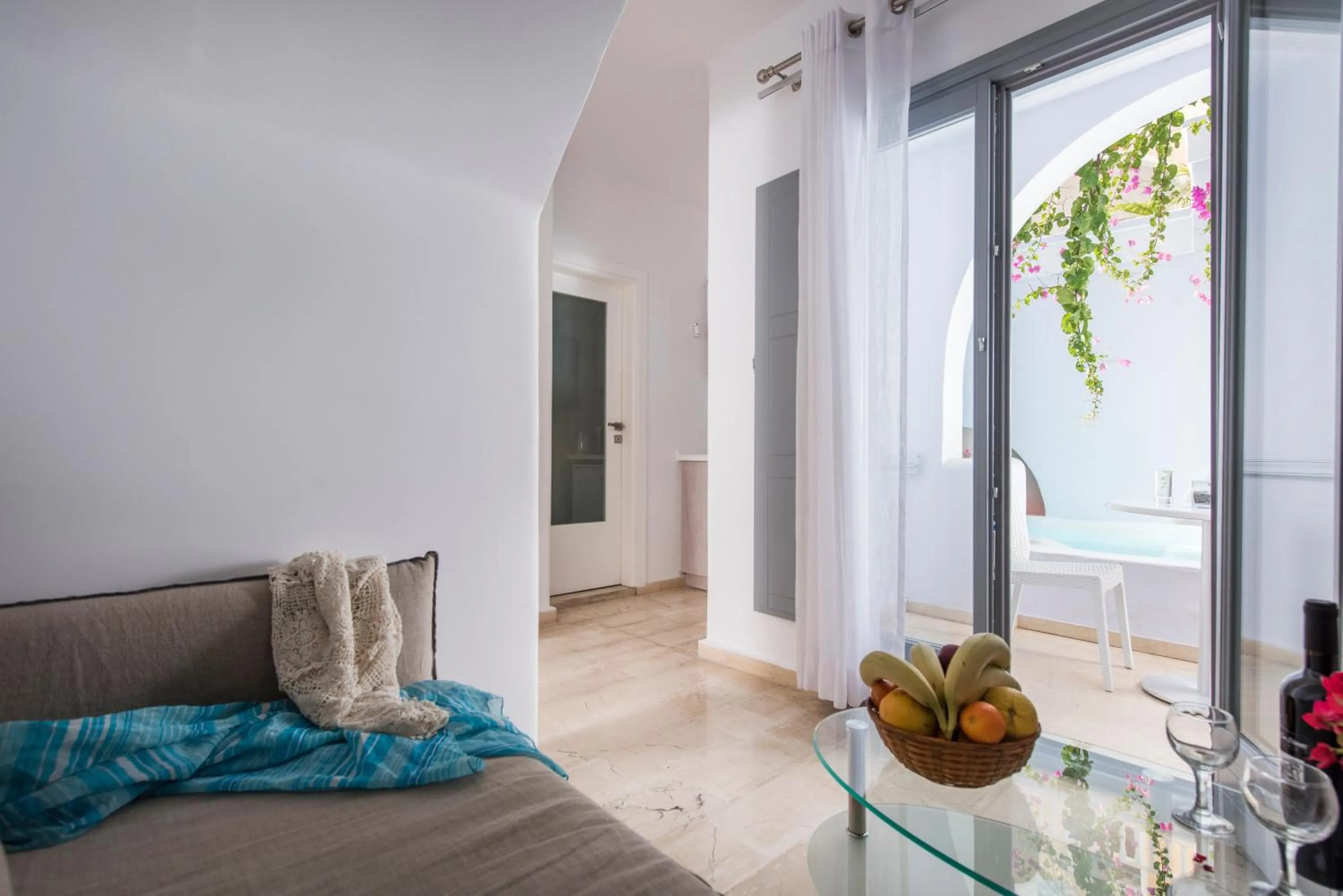 Seating area in Blue Waves Suites & Apartments