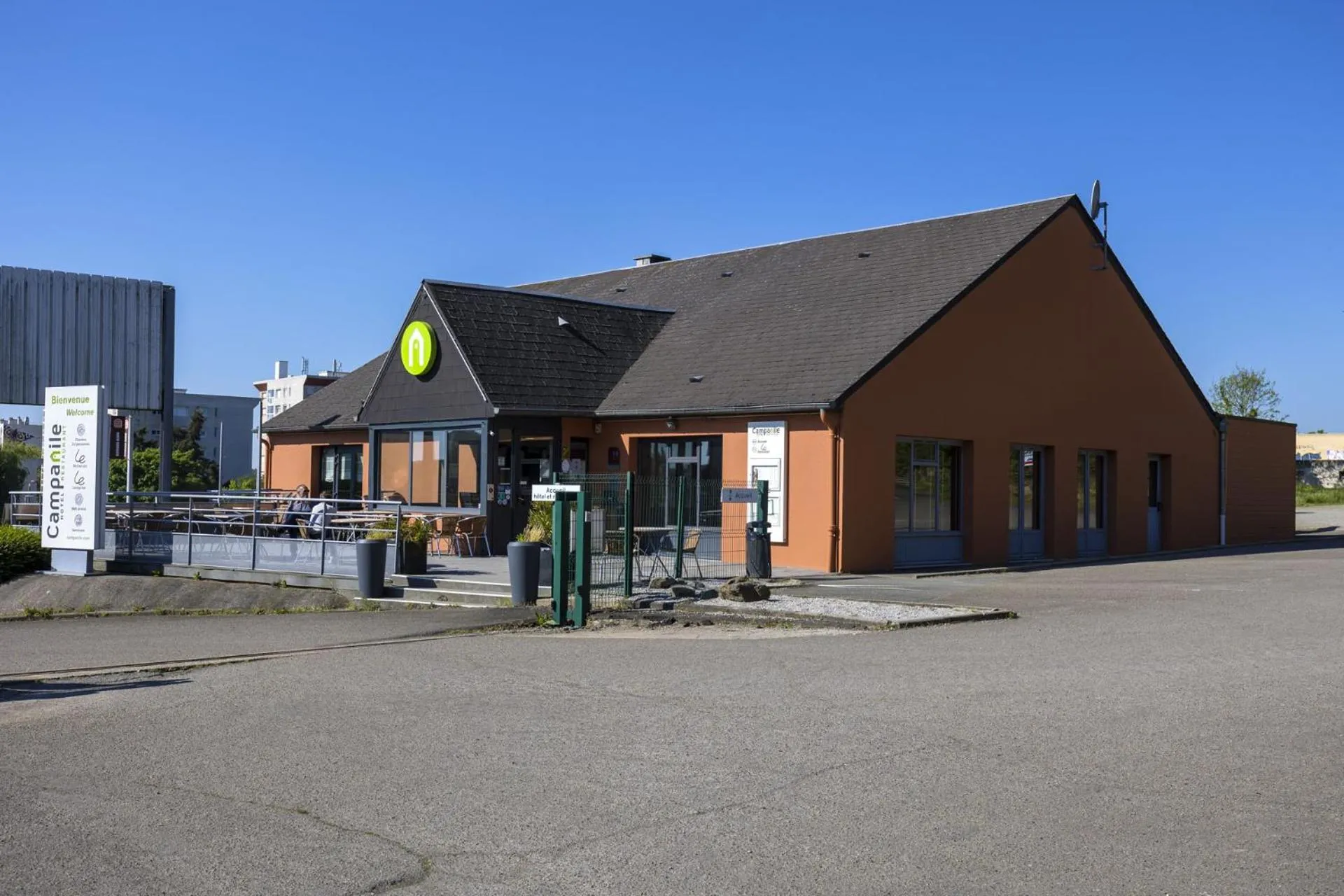 Property building in Campanile Le Mans Est