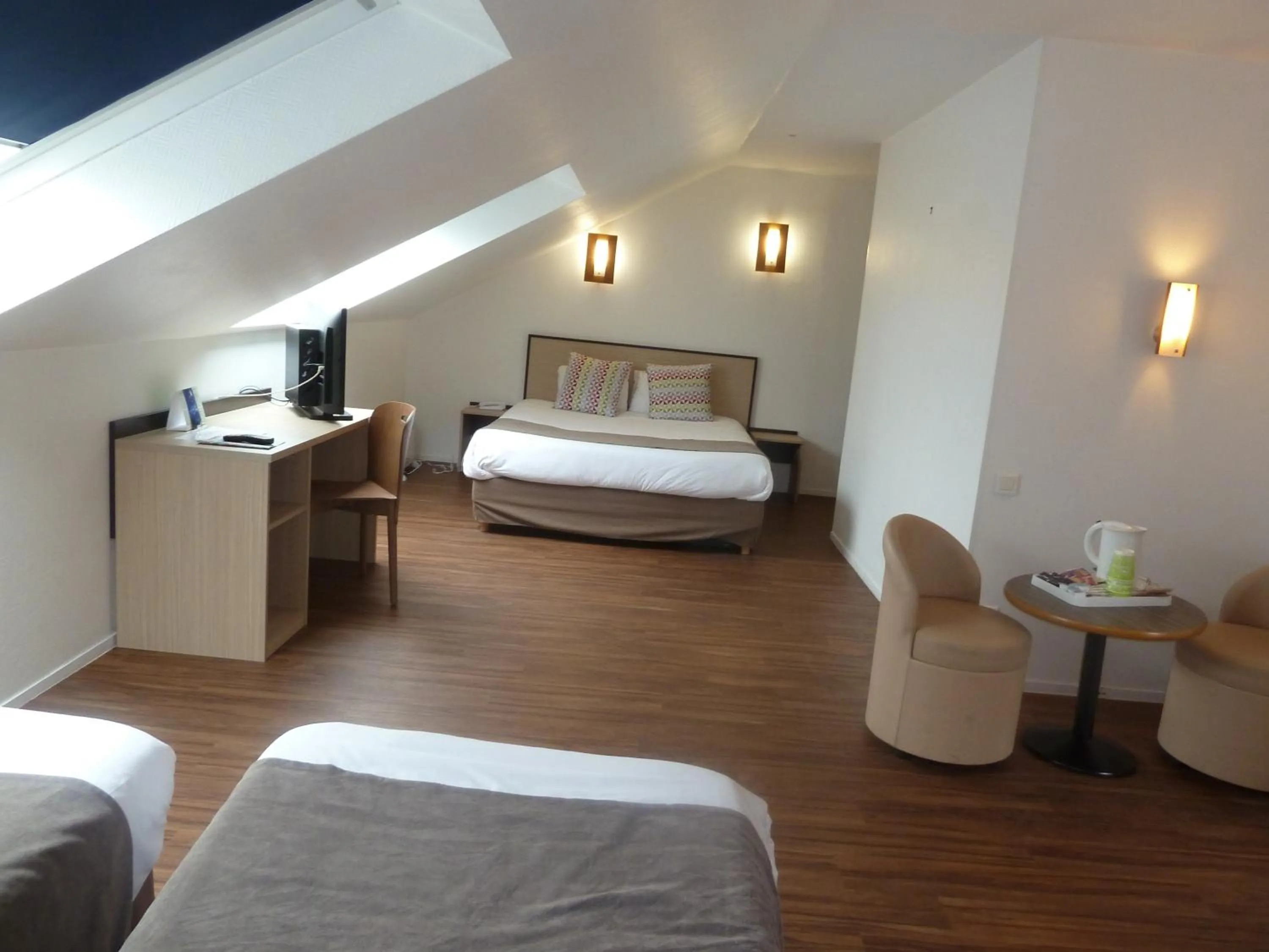 Bedroom, Bed in Campanile Le Mans Est