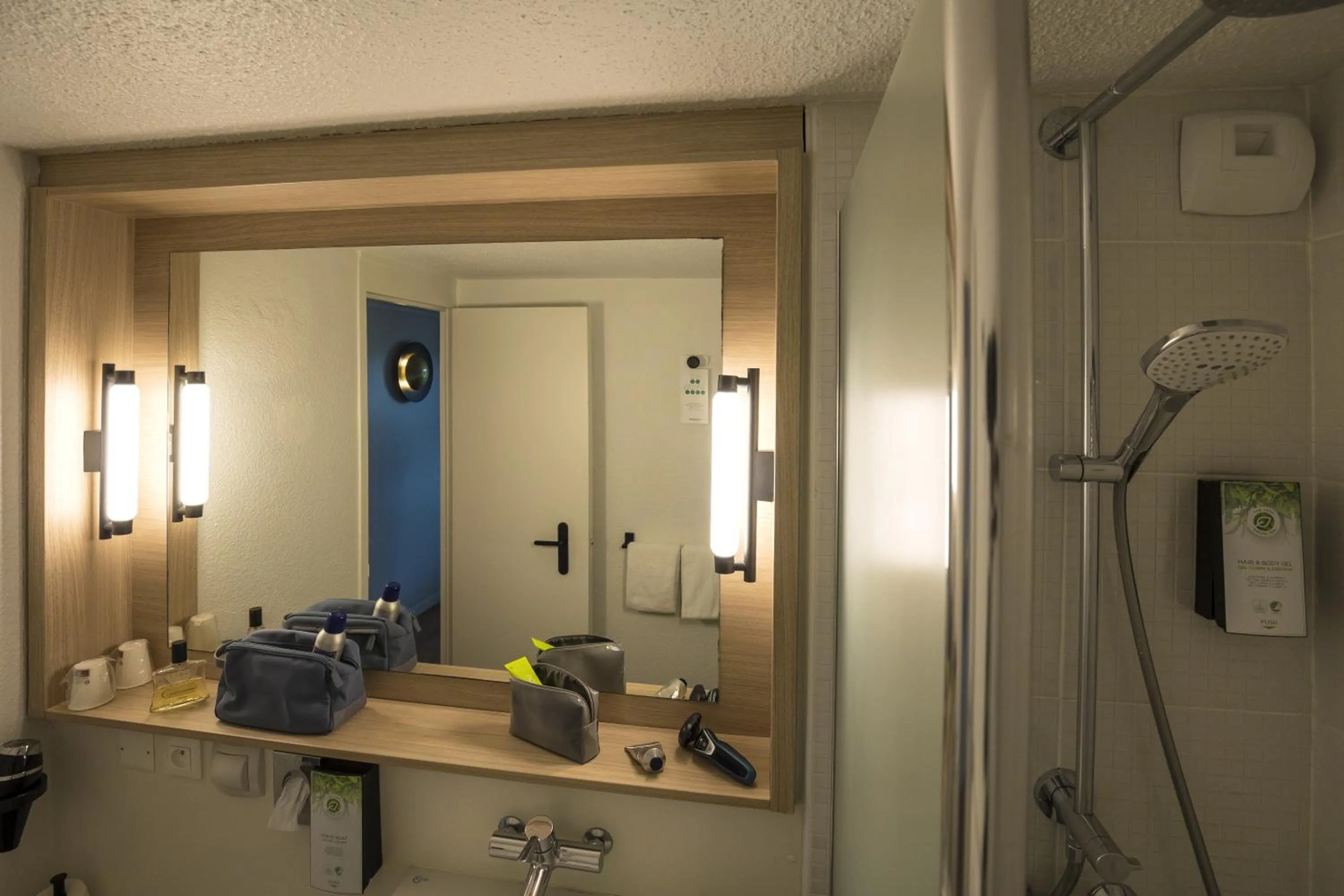 Shower in Campanile Le Mans Est