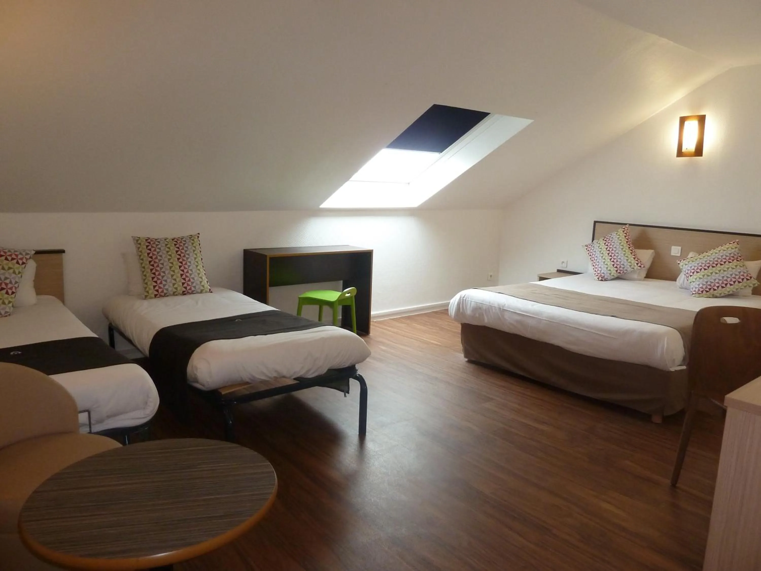 Bedroom, Bed in Campanile Le Mans Est