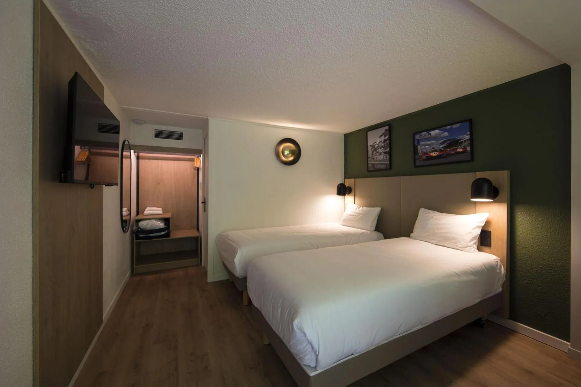 Bed in Campanile Le Mans Est