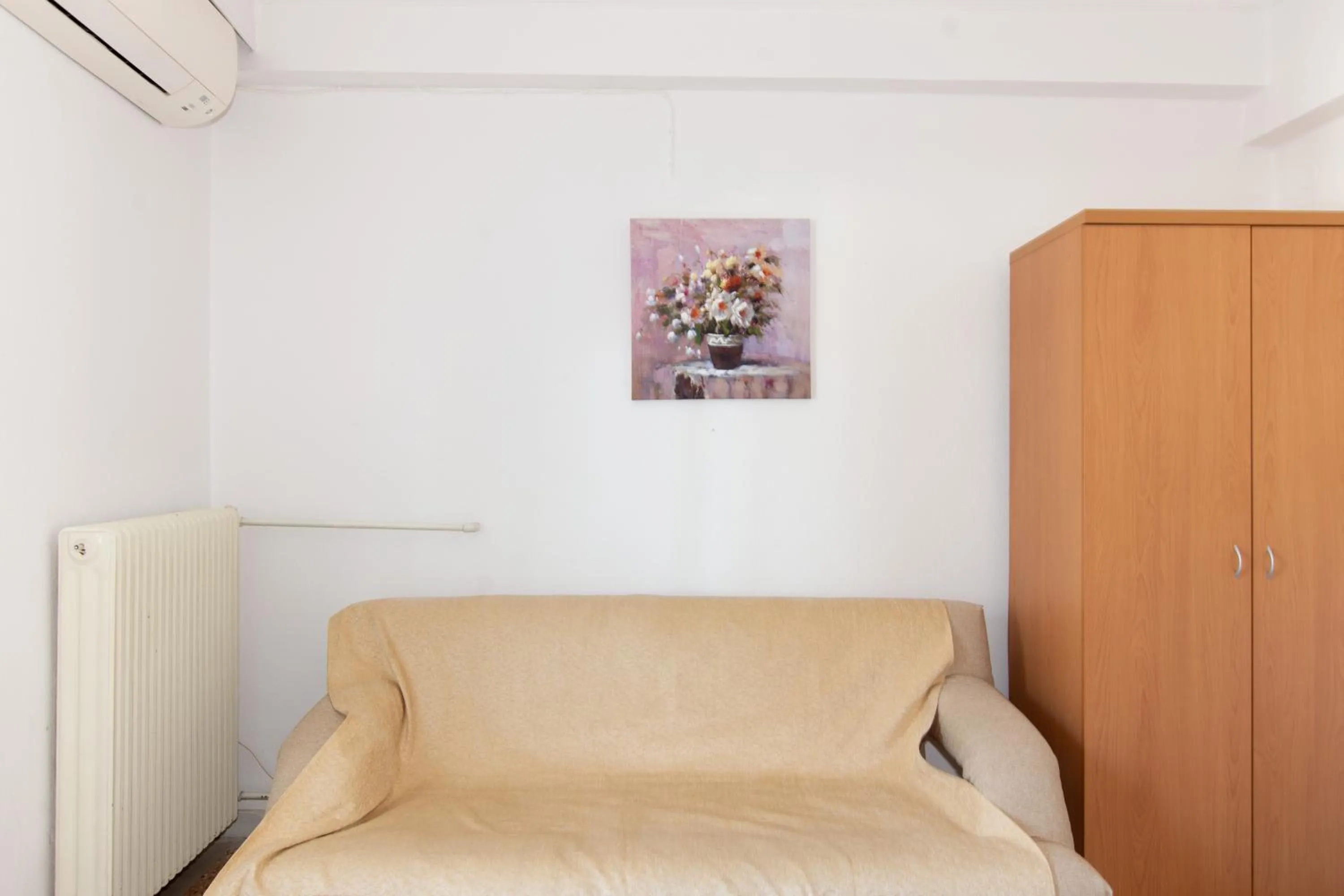 Living room, Bed in Karagiannis