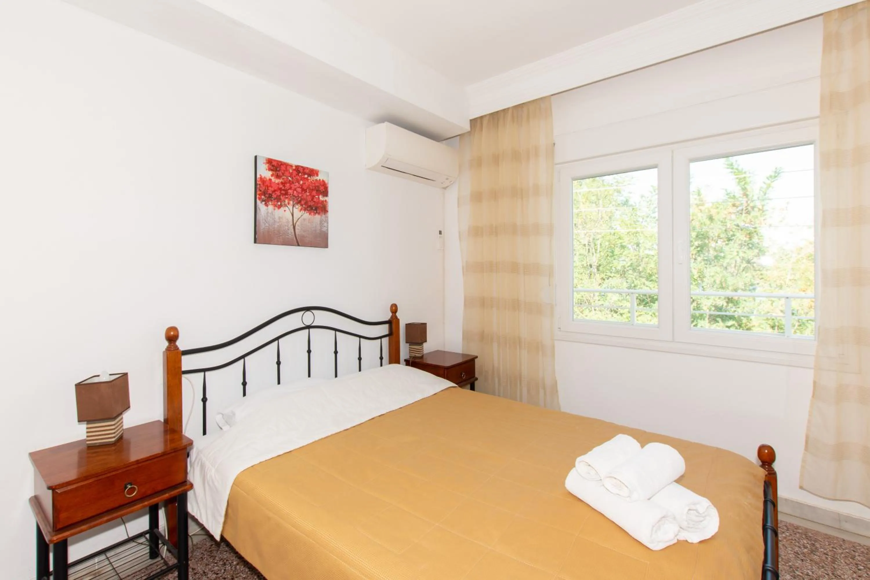 Bedroom, Bed in Karagiannis