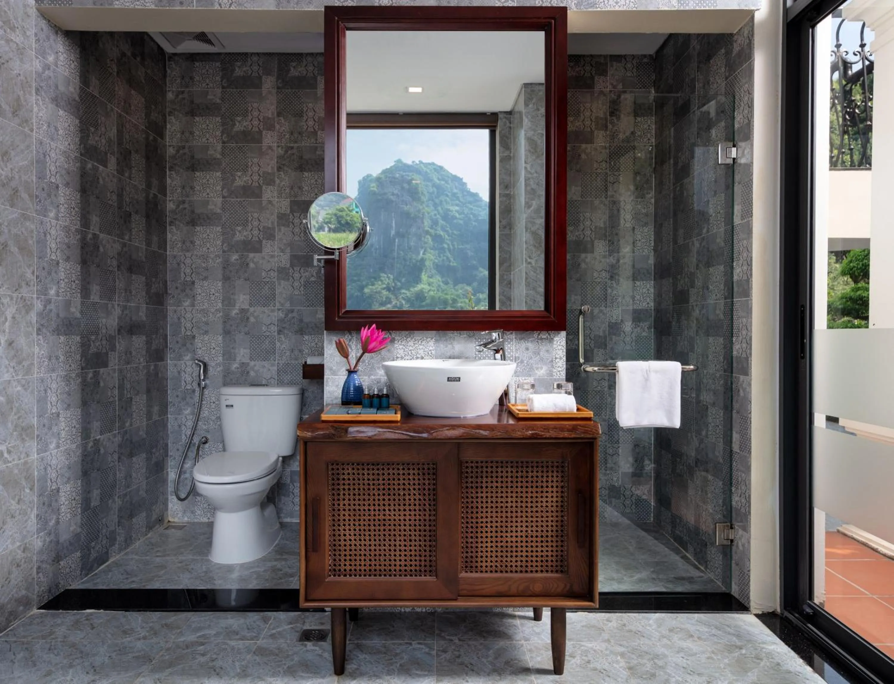 Bathroom in Tam Coc La Montagne Resort & Spa Ninh Binh