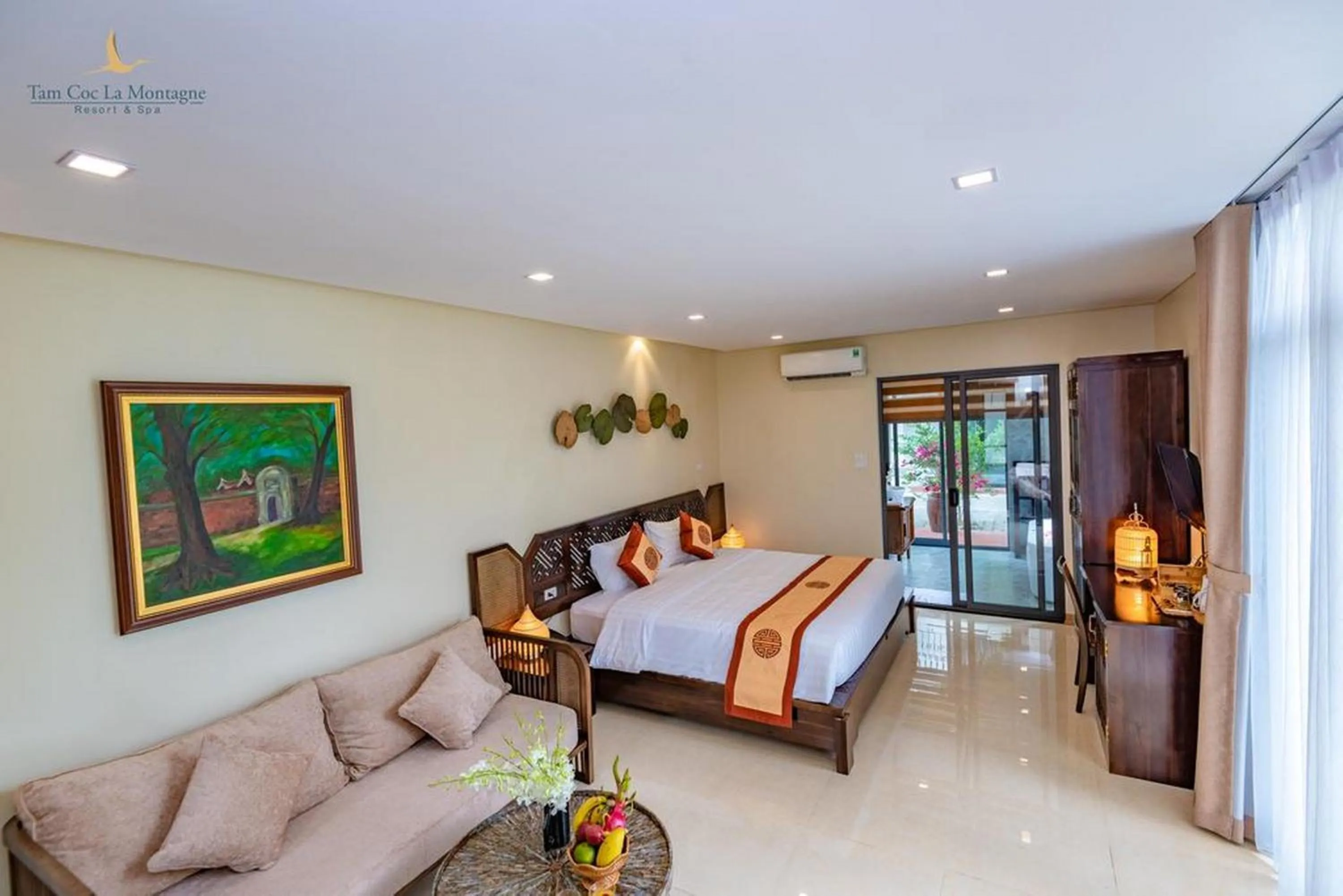 Bath, Bed in Tam Coc La Montagne Resort & Spa Ninh Binh