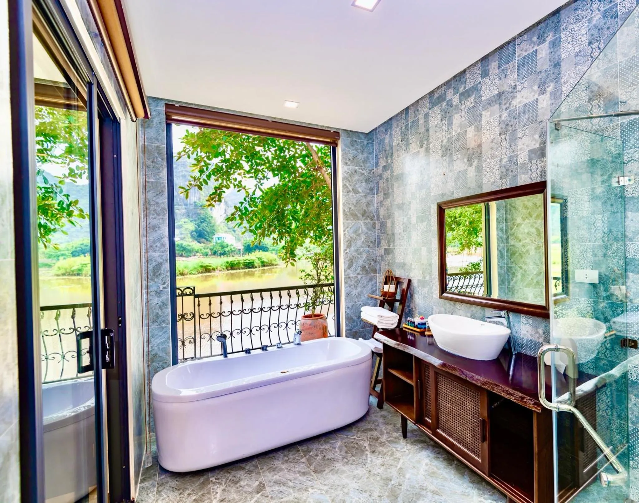 Bathroom, Bed in Tam Coc La Montagne Resort & Spa Ninh Binh