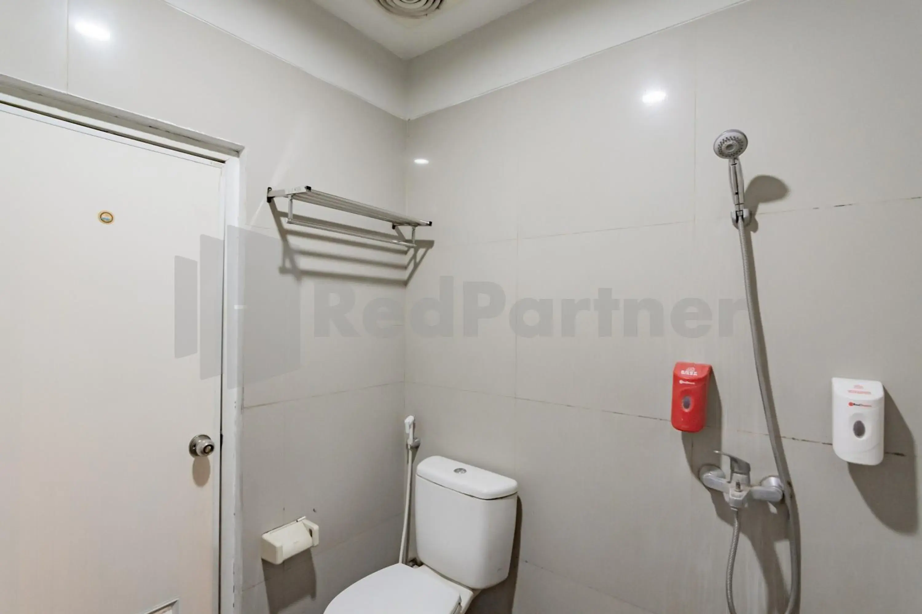 Bathroom in Hotel Wisma Dago ITB Bathroom in Hotel Wisma Dago ITB