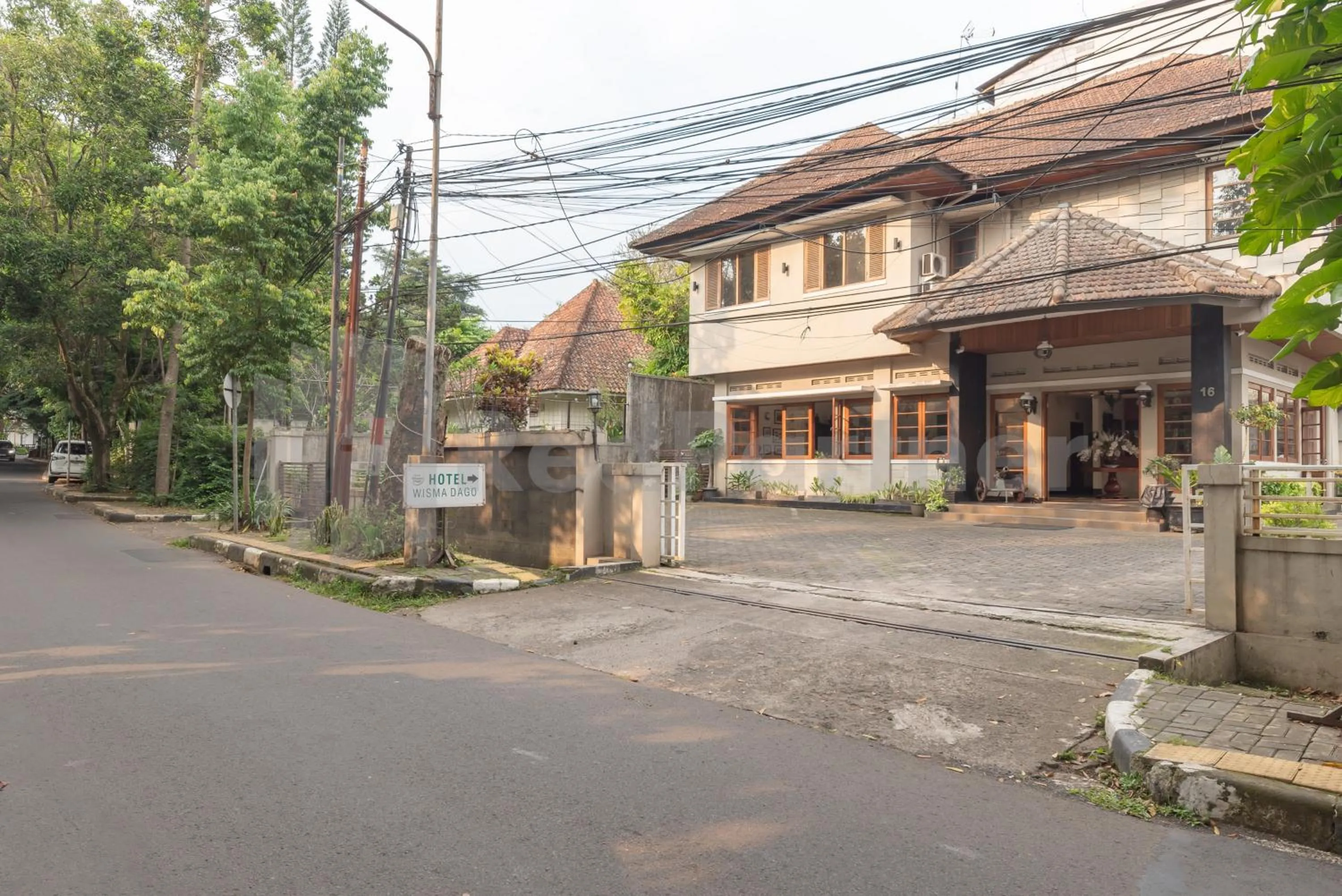 Facade/entrance in Hotel Wisma Dago ITB