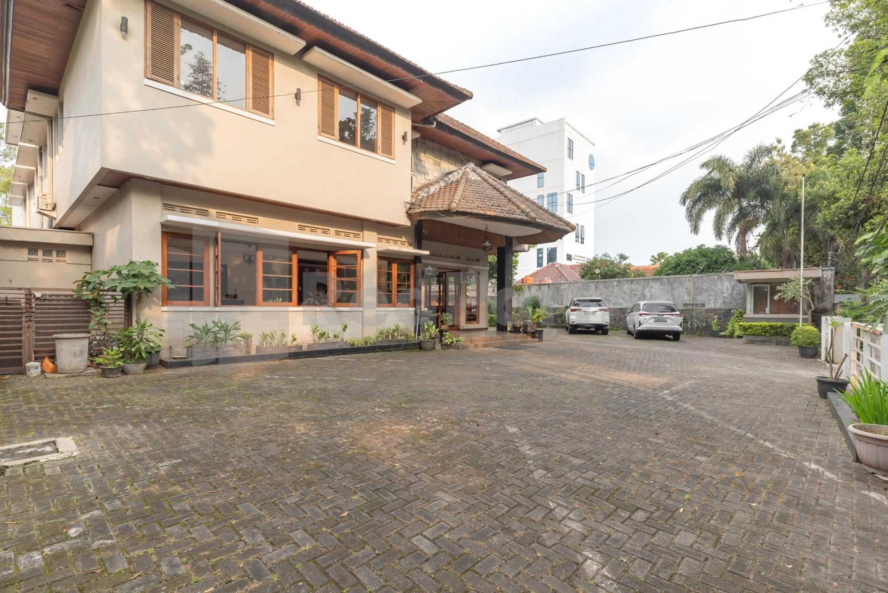 Facade/entrance in Hotel Wisma Dago ITB