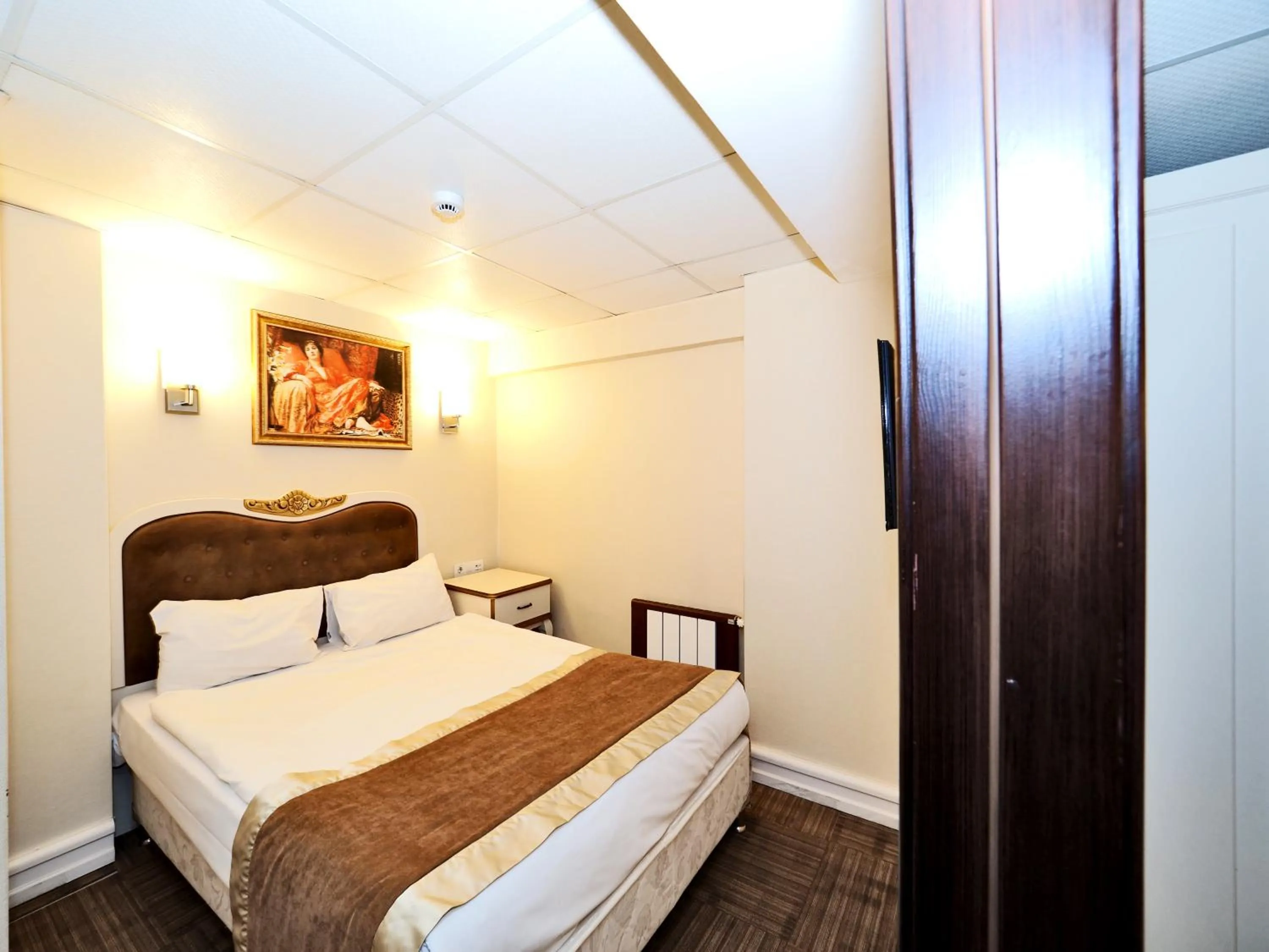 Bedroom, Bed in Elysion Hotel