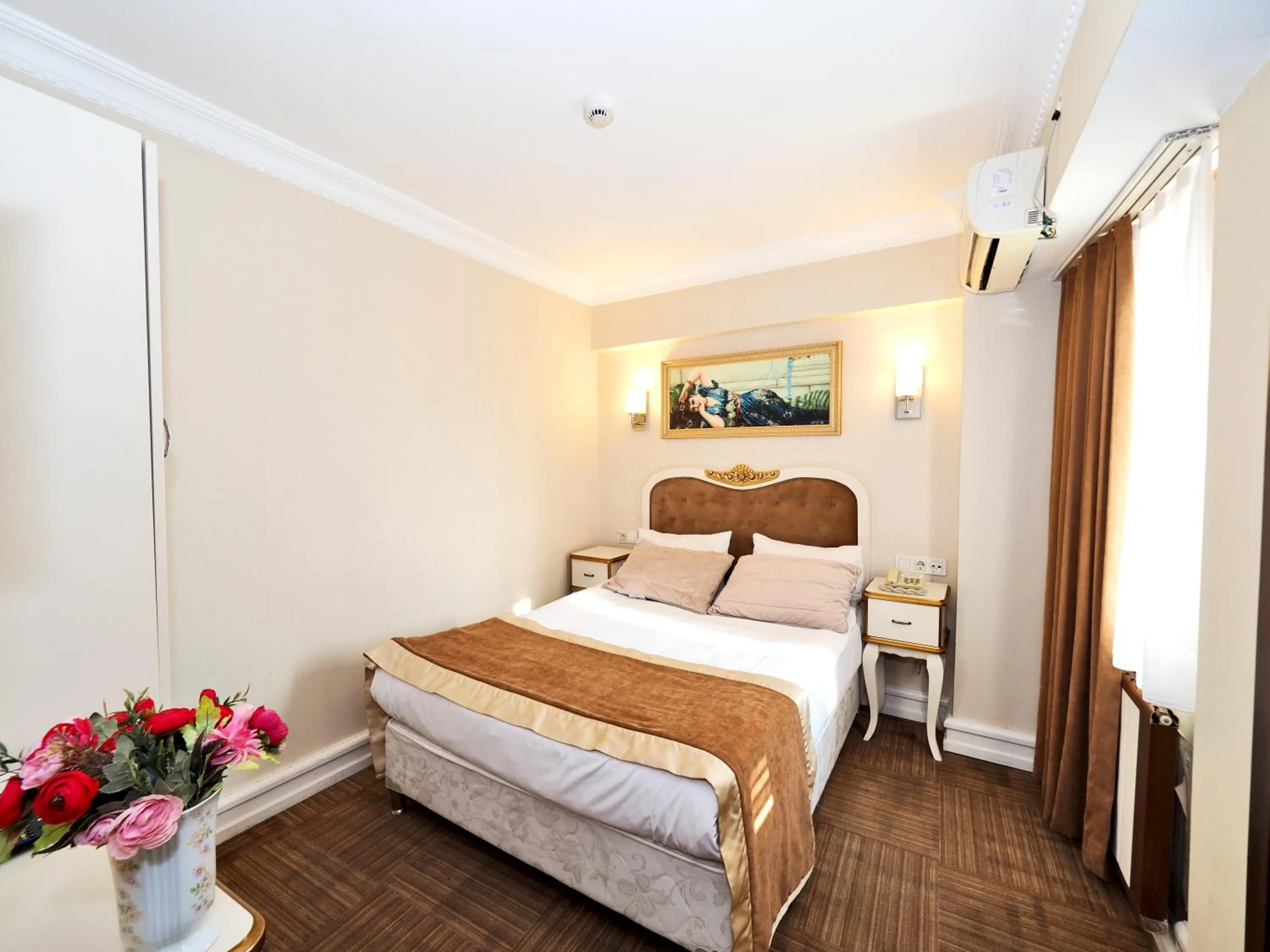 Bedroom, Bed in Elysion Hotel