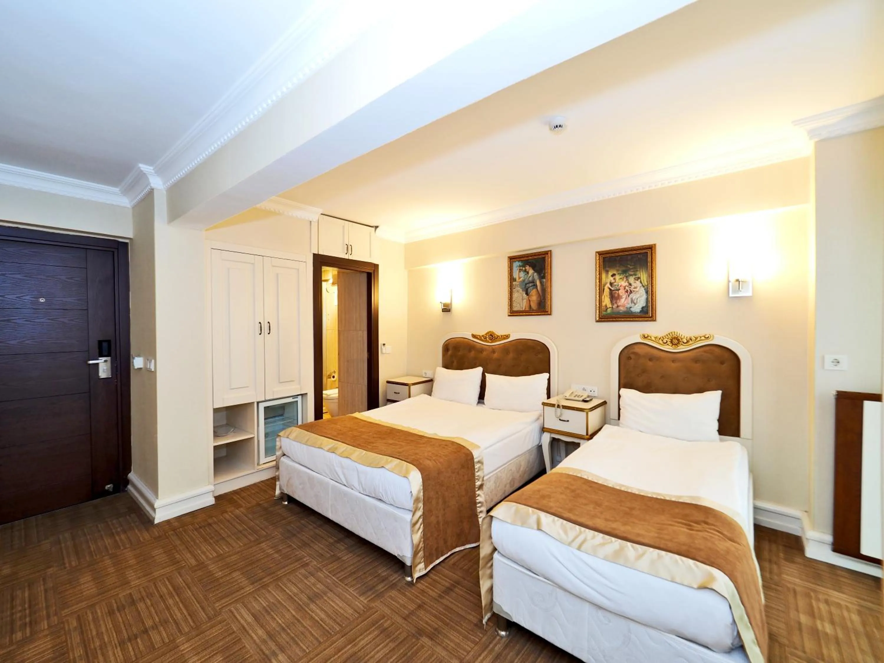 Bedroom, Bed in Elysion Hotel