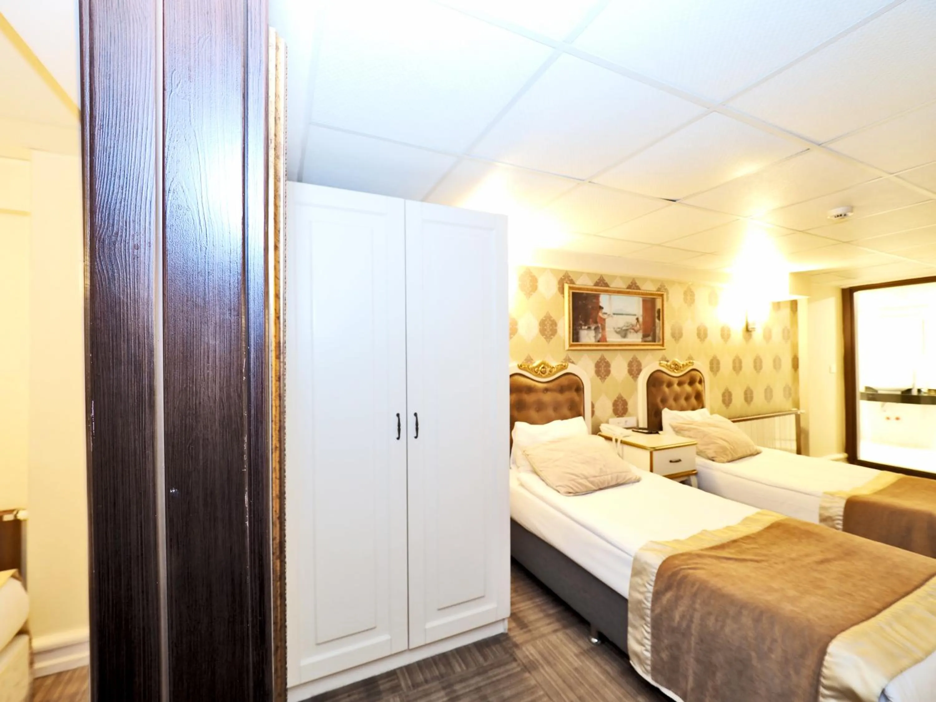 Photo of the whole room, Bed in Elysion Hotel