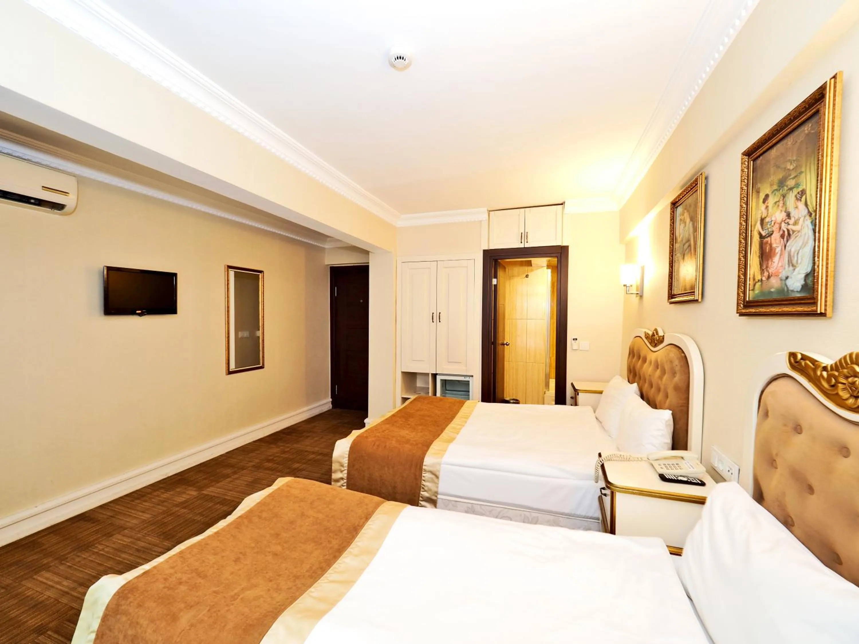 Bedroom, Bed in Elysion Hotel