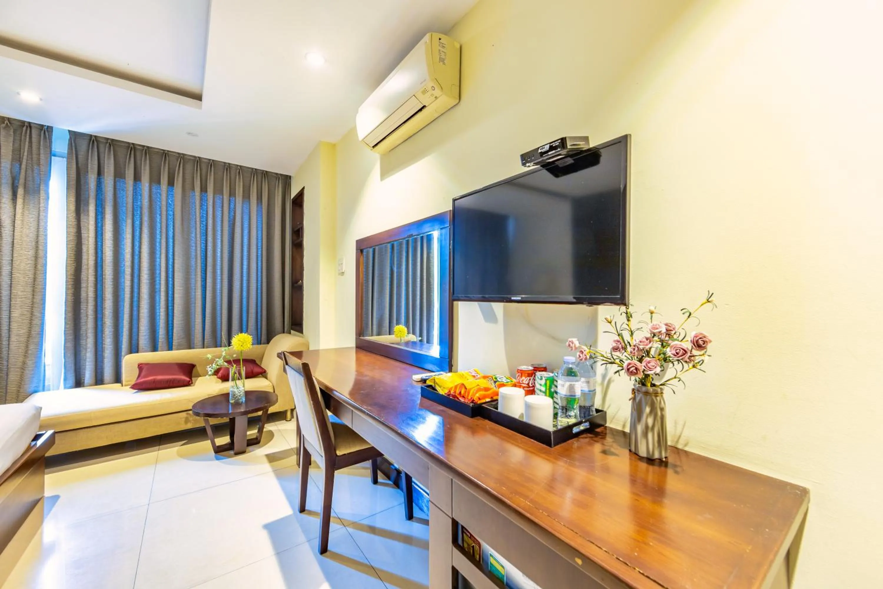 TV and multimedia in The Noble Swan Central Dong Du Hotel