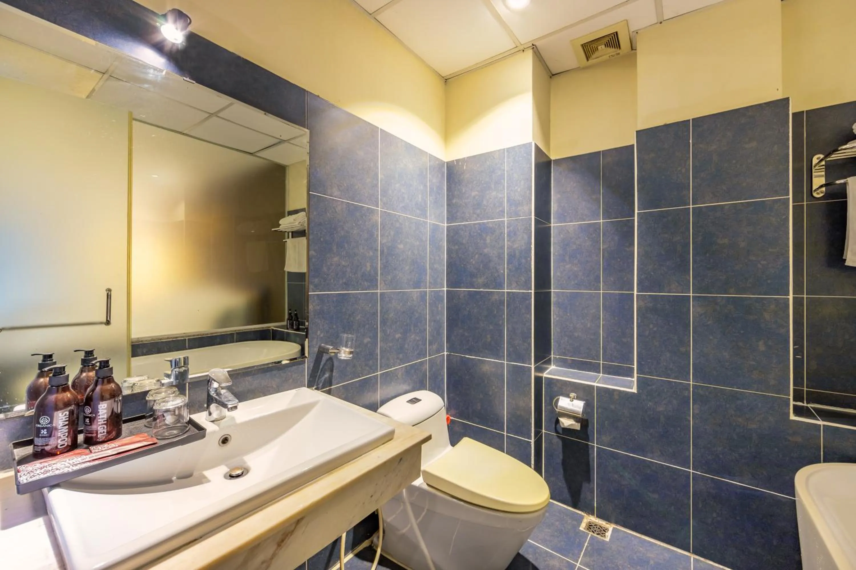 Bathroom in The Noble Swan Central Dong Du Hotel