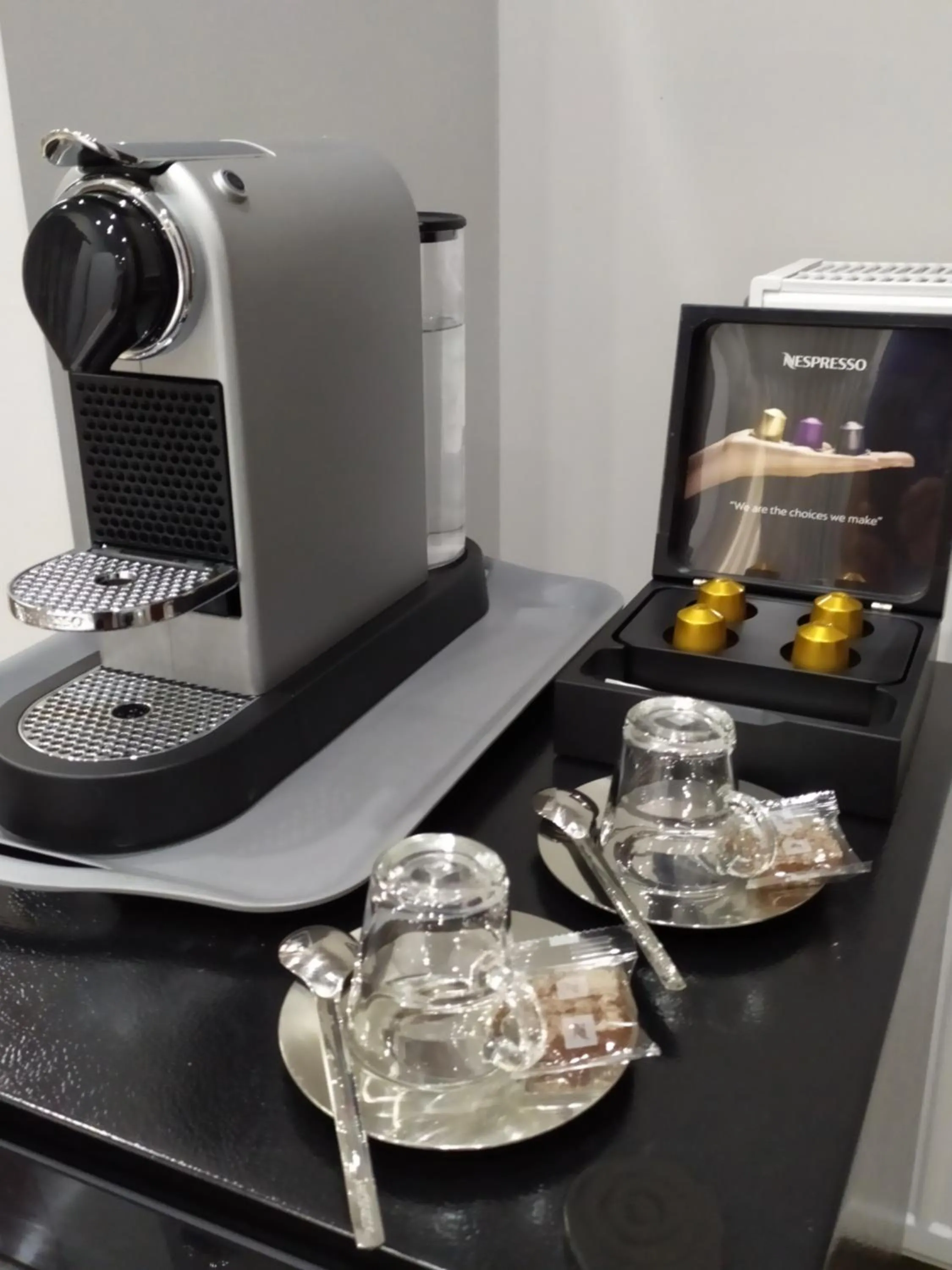 Coffee/tea facilities in Katsenos studios