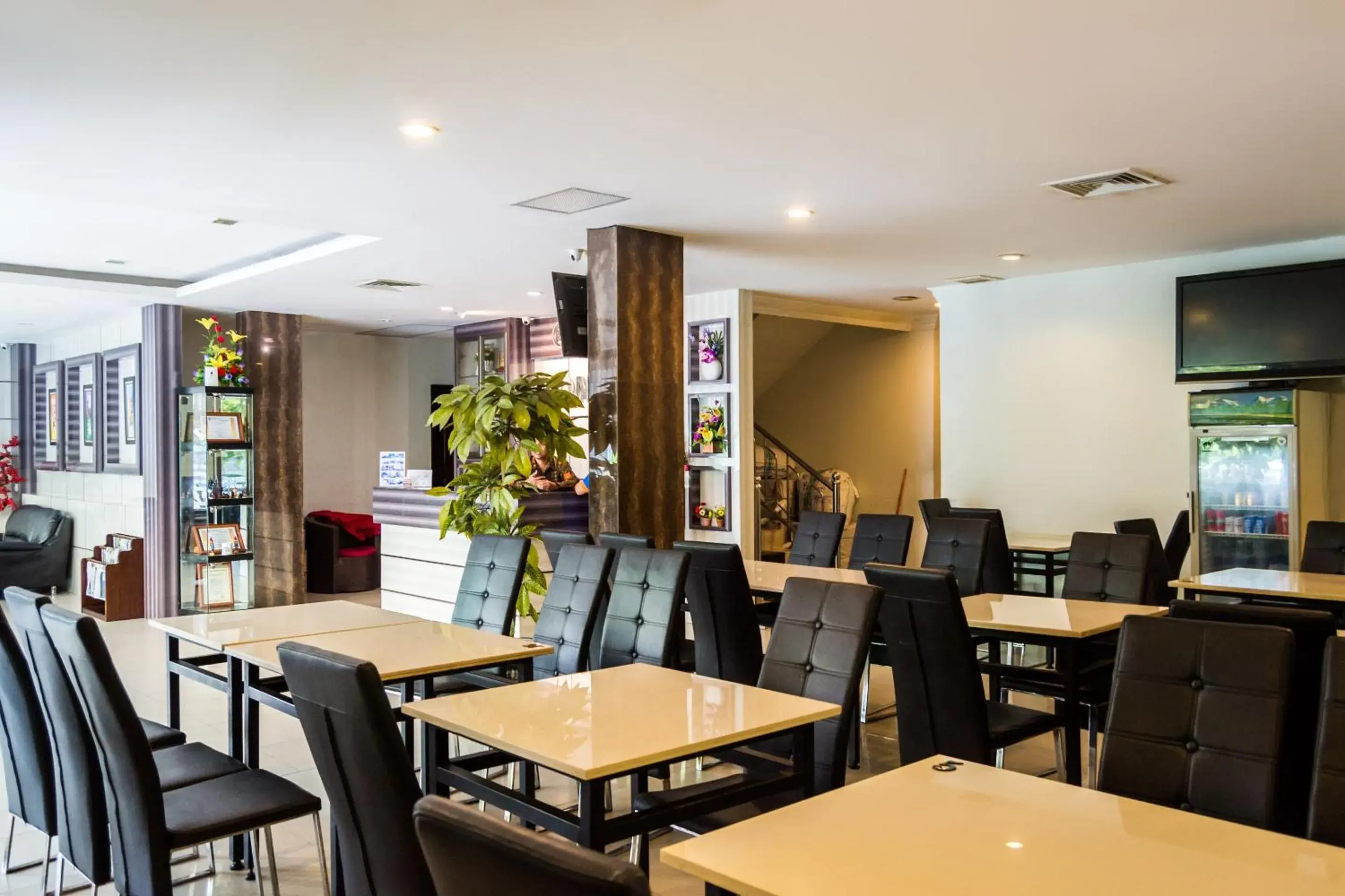 Restaurant/places to eat in Capital O 664 Romance Hotel Restaurant/places to eat in Capital O 664 Romance Hotel