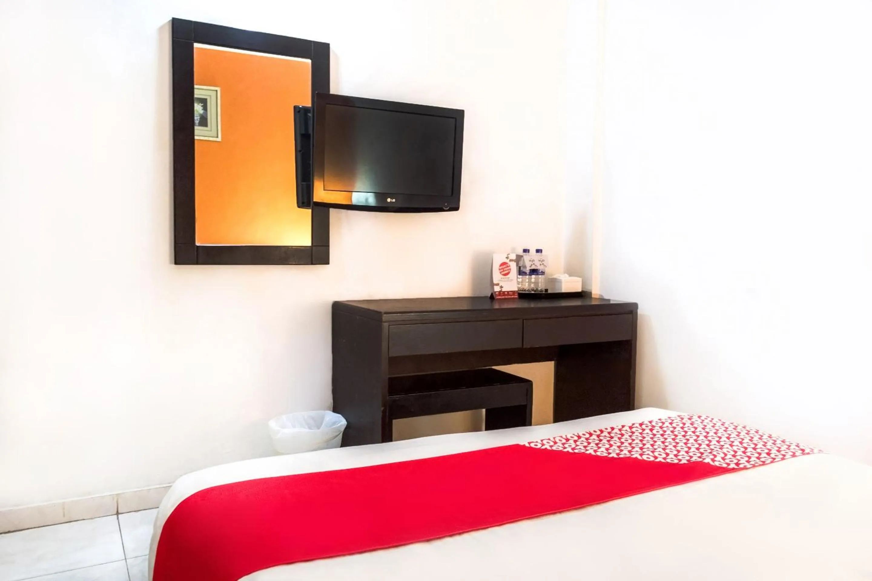 Bedroom, Bed in Capital O 664 Romance Hotel