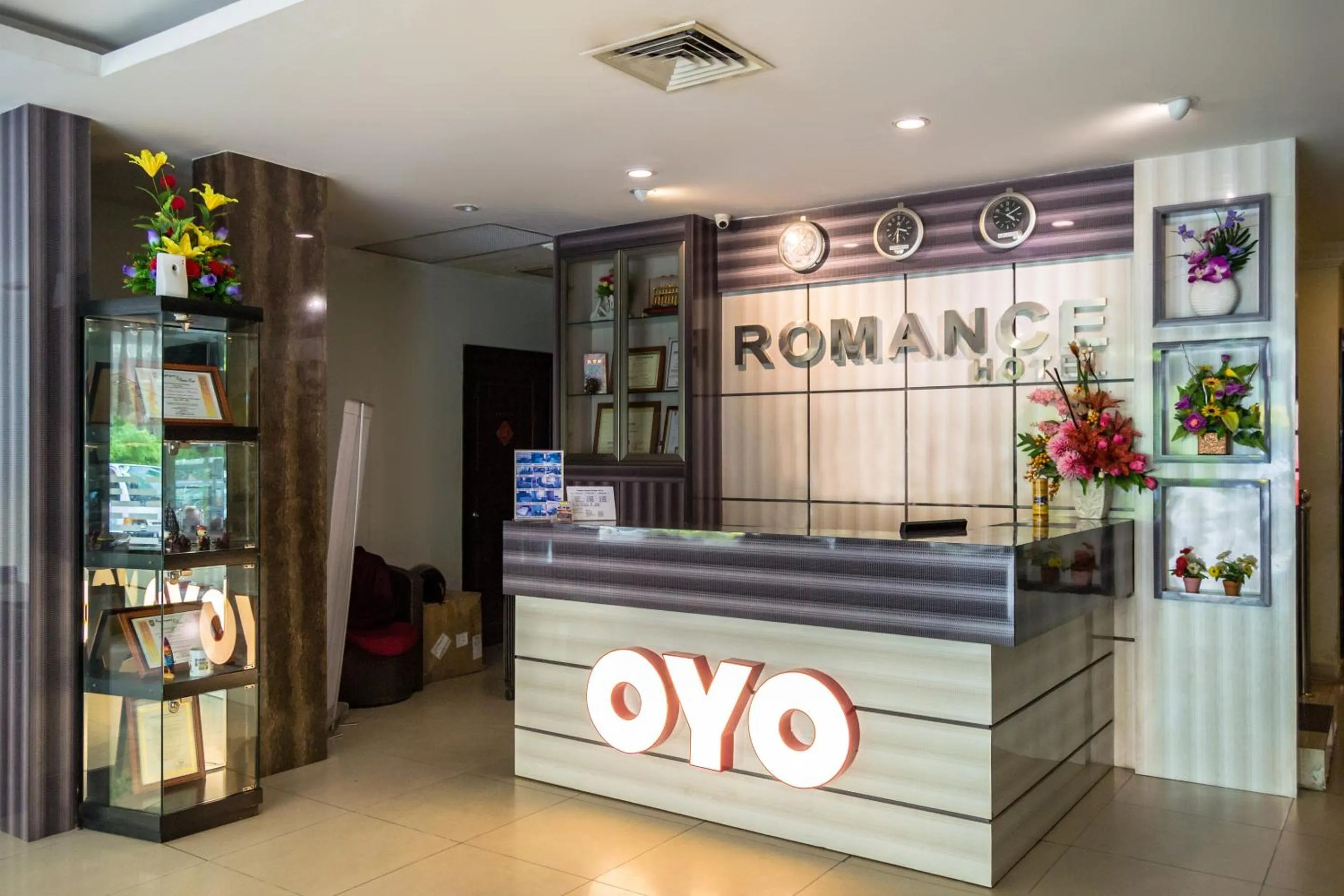 Lobby or reception in Capital O 664 Romance Hotel