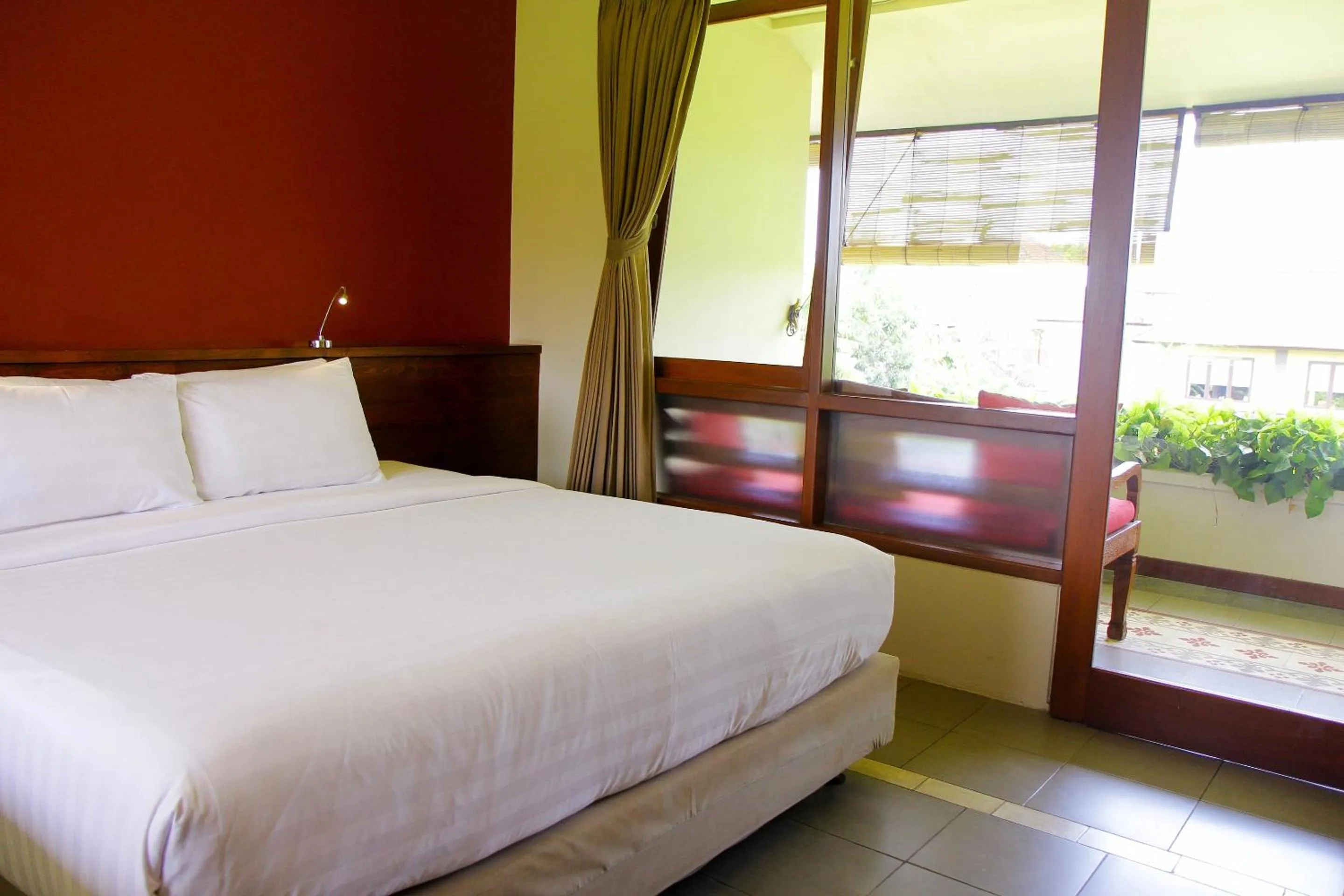 Balcony/Terrace, Bed in Rumah Taman