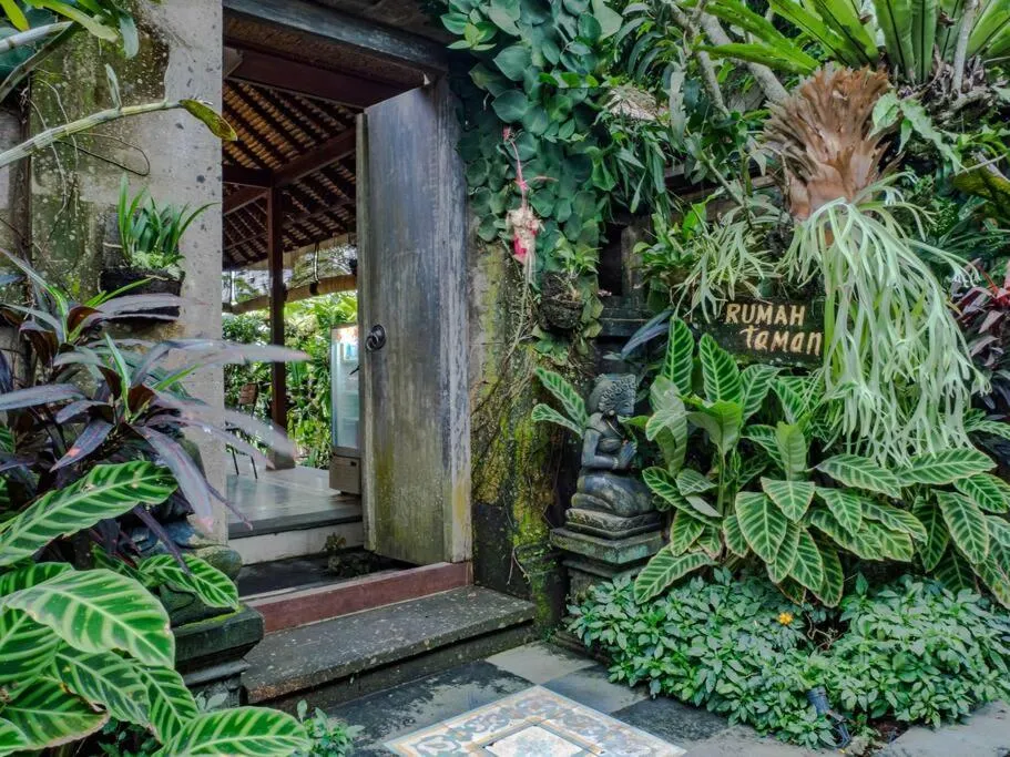 Facade/entrance in Rumah Taman