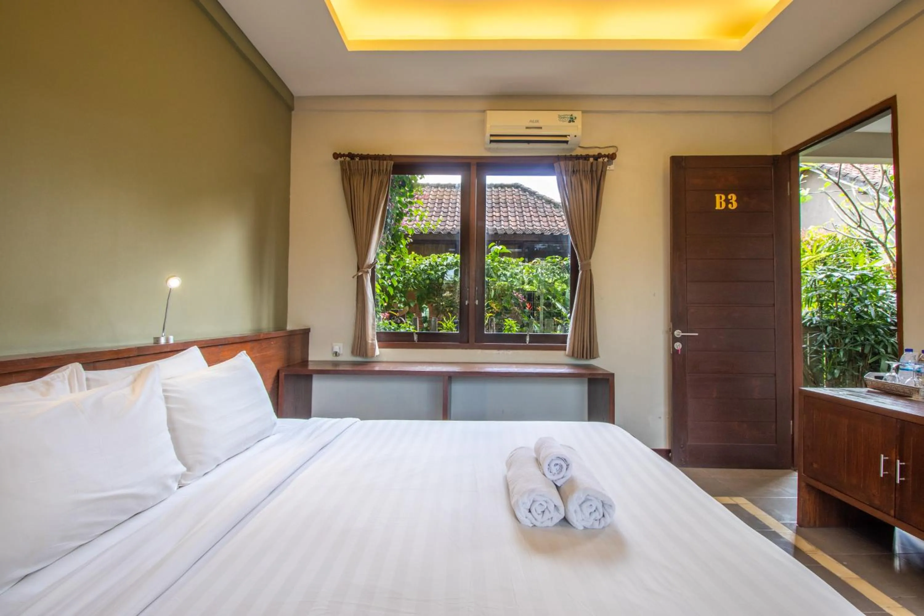 Bedroom, Bed in Rumah Taman