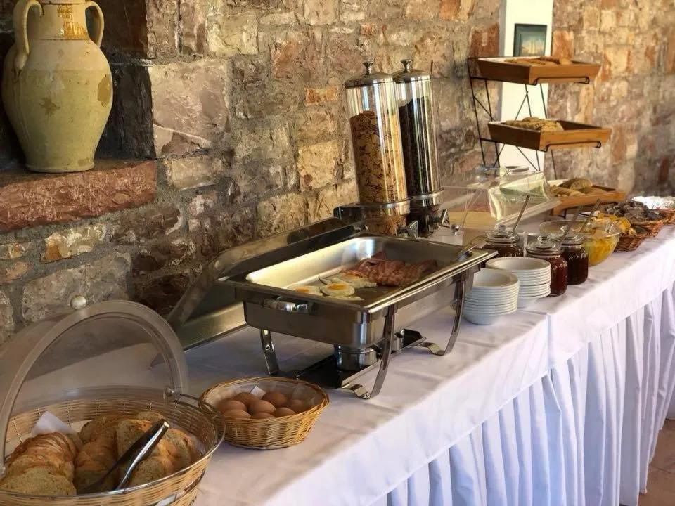 Buffet breakfast in Petradi