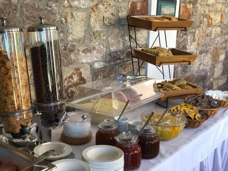 Buffet breakfast in Petradi