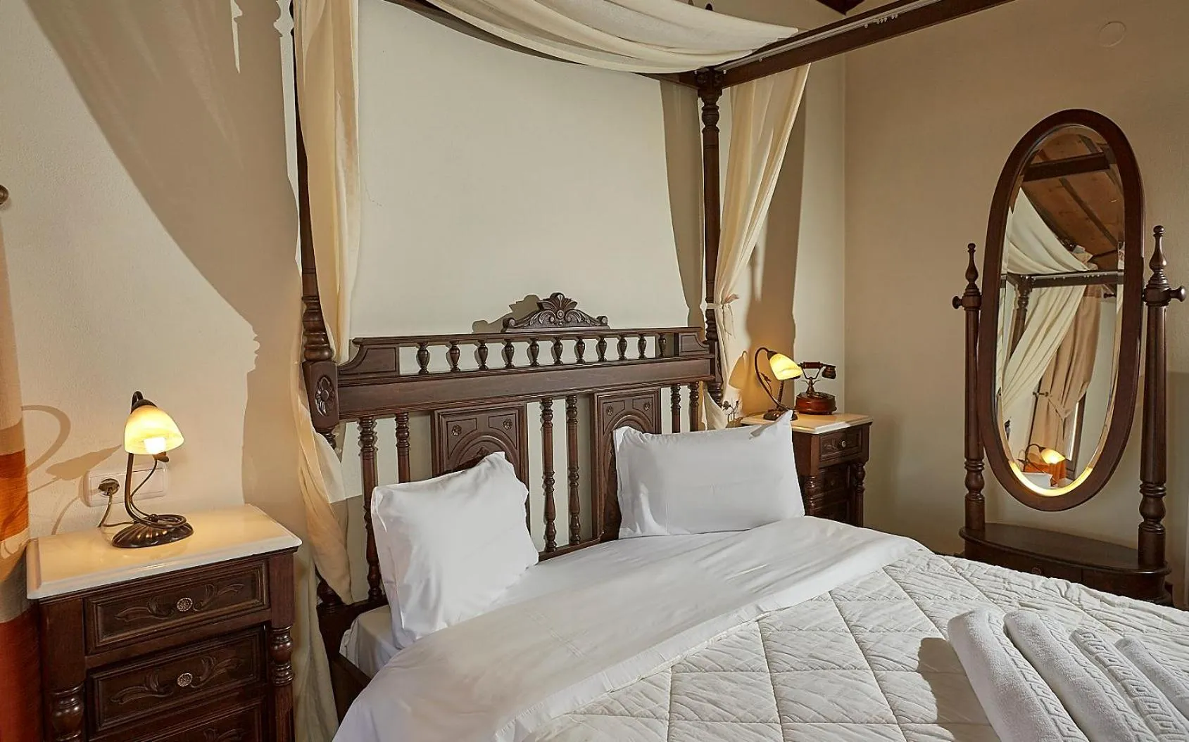 Decorative detail, Bed in Hotel Atrapos