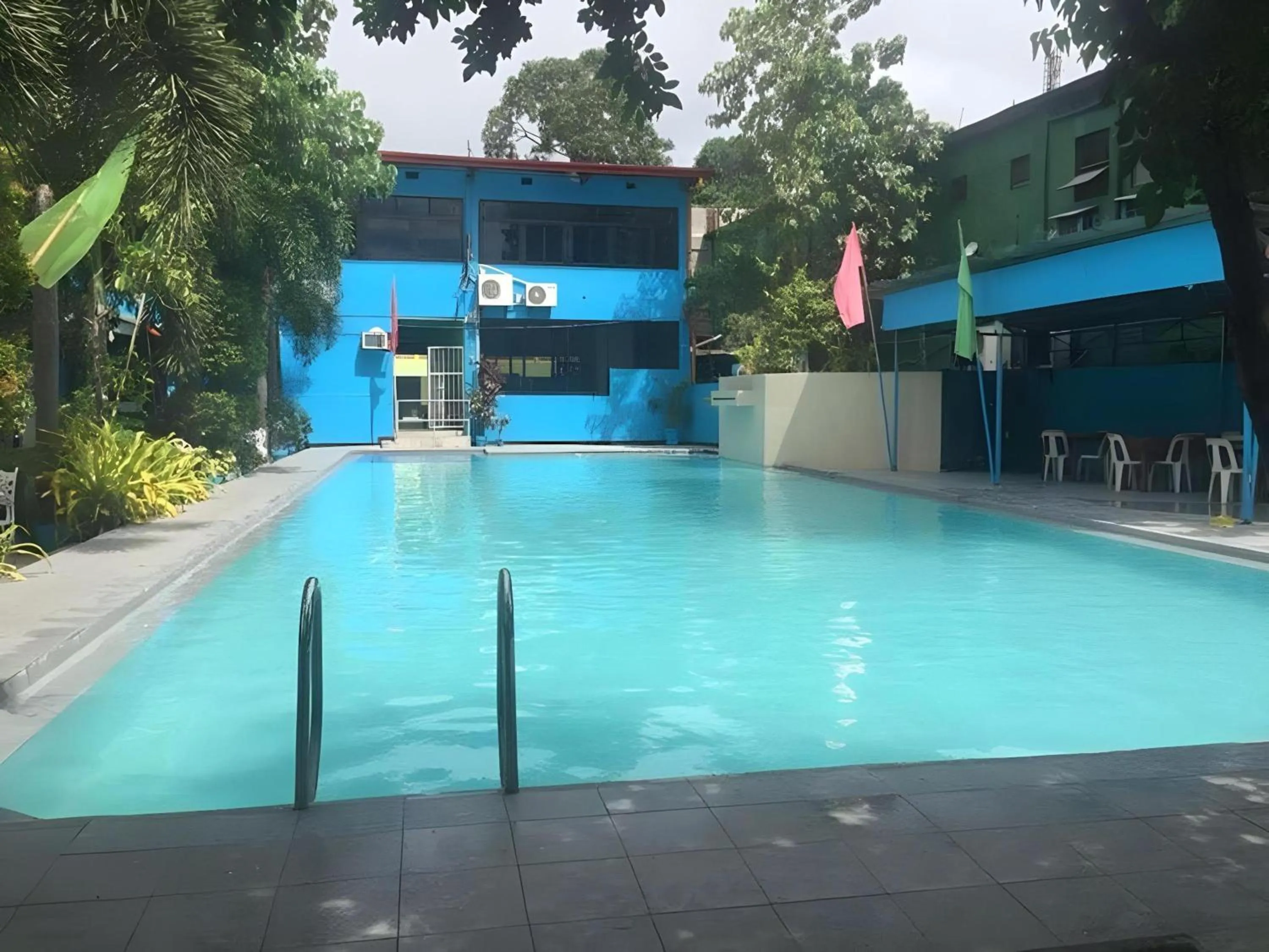 Swimming pool in OYO 195 Ranchotel - Biñan