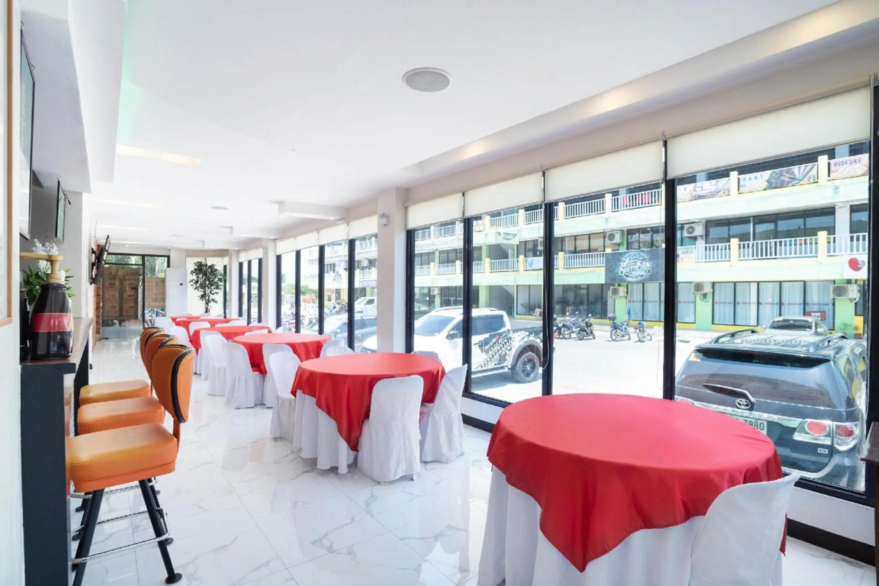 Restaurant/places to eat in OYO 195 Ranchotel - Biñan