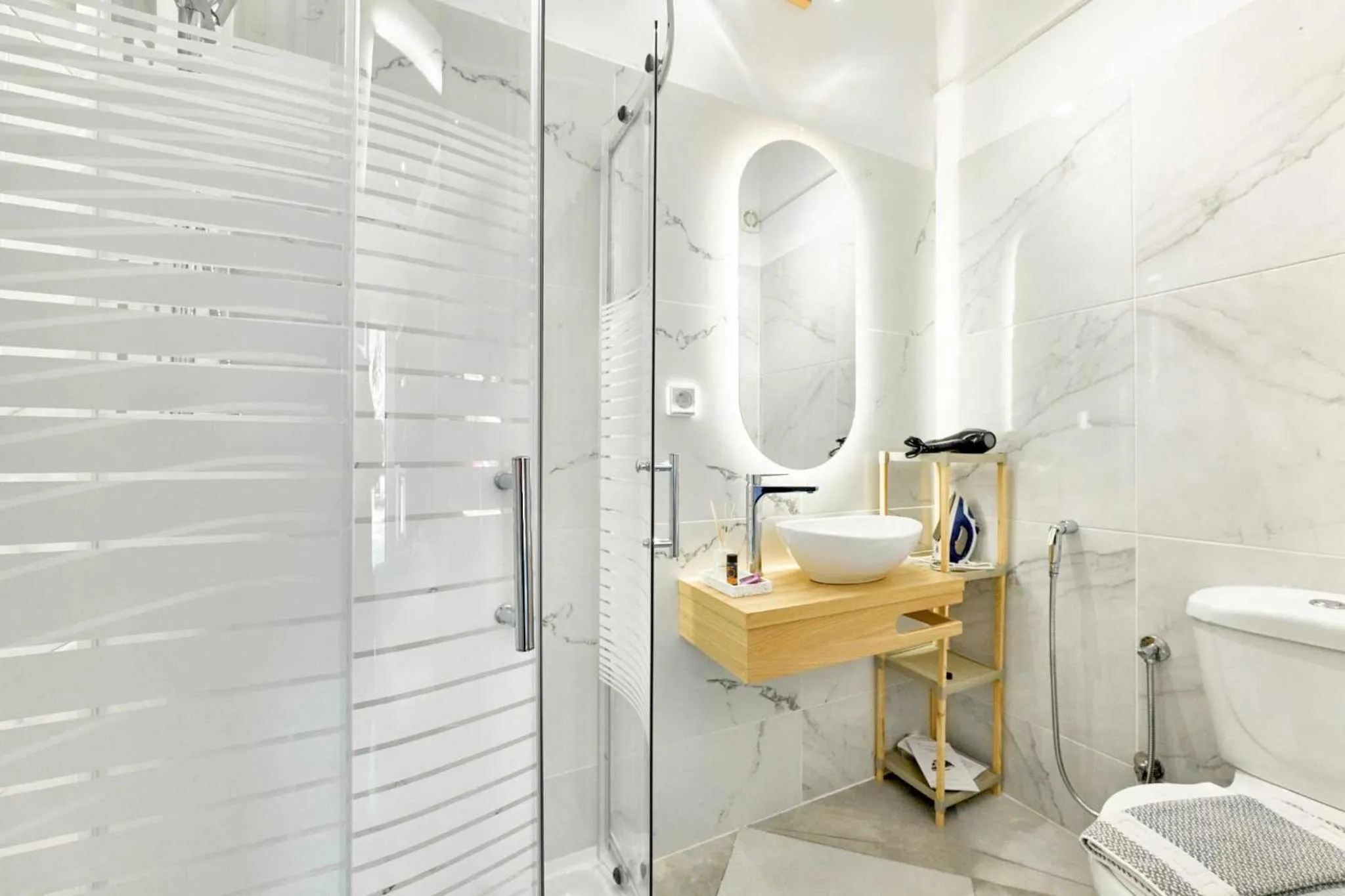 Bathroom in Villa Gereoudis SeaView Apartments-Pool & Bar