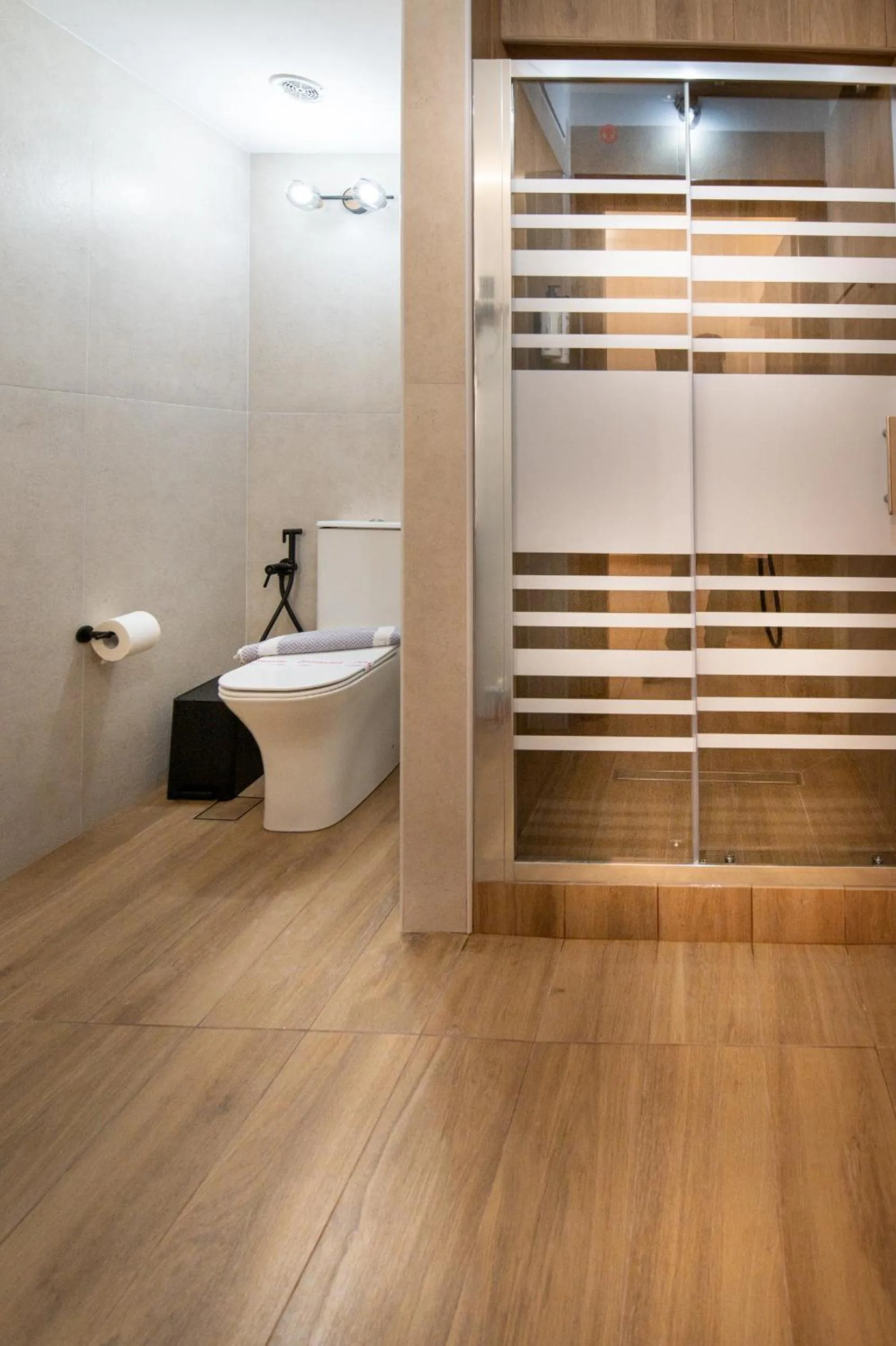 Shower in Villa Gereoudis SeaView Apartments-Pool & Bar