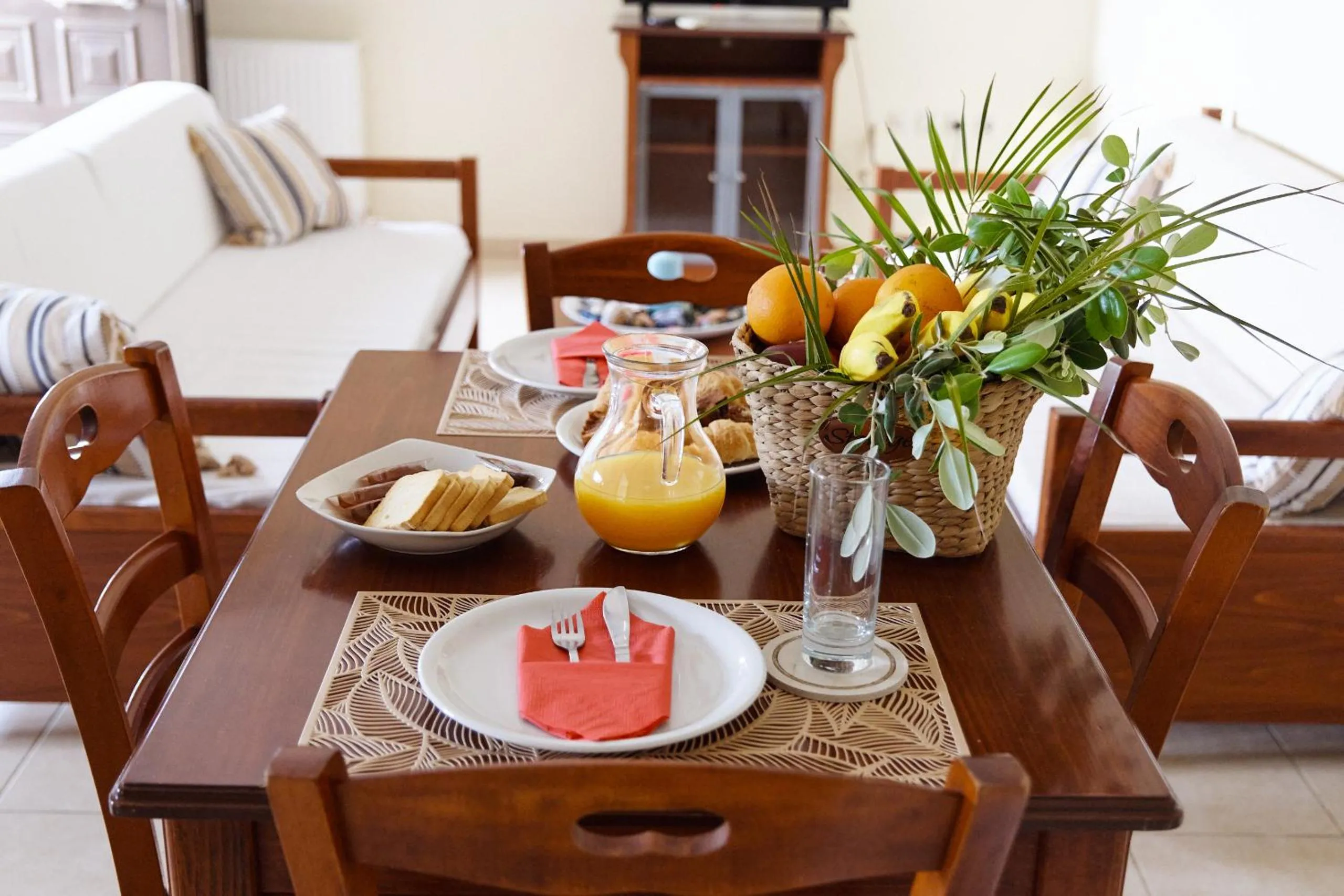 Food and drinks in Villa Gereoudis SeaView Apartments-Pool & Bar