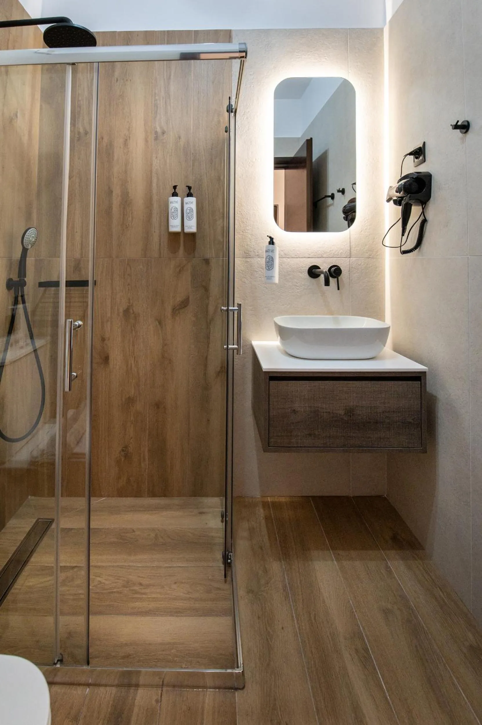 Shower in Villa Gereoudis SeaView Apartments-Pool & Bar