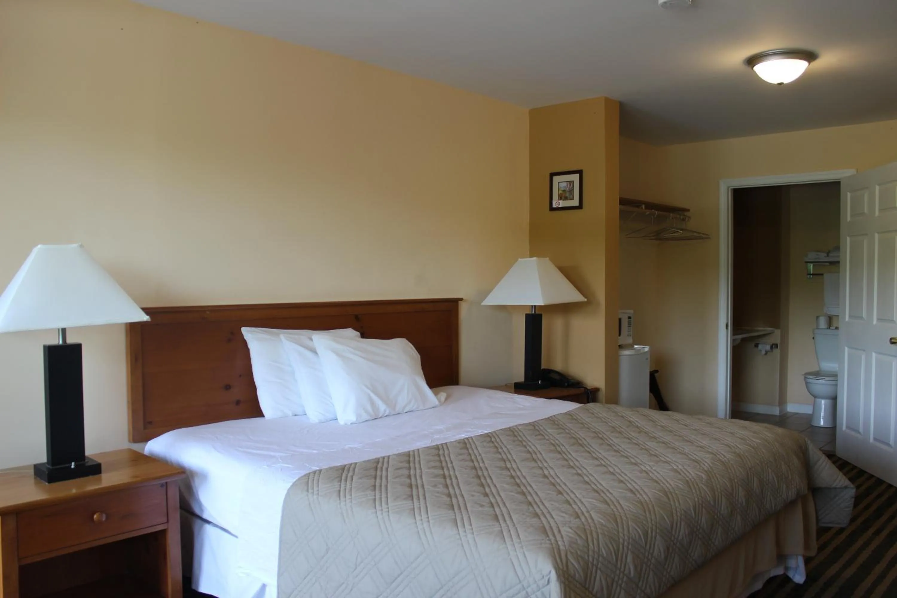 Photo of the whole room, Bed in Berkshire Travel Lodge