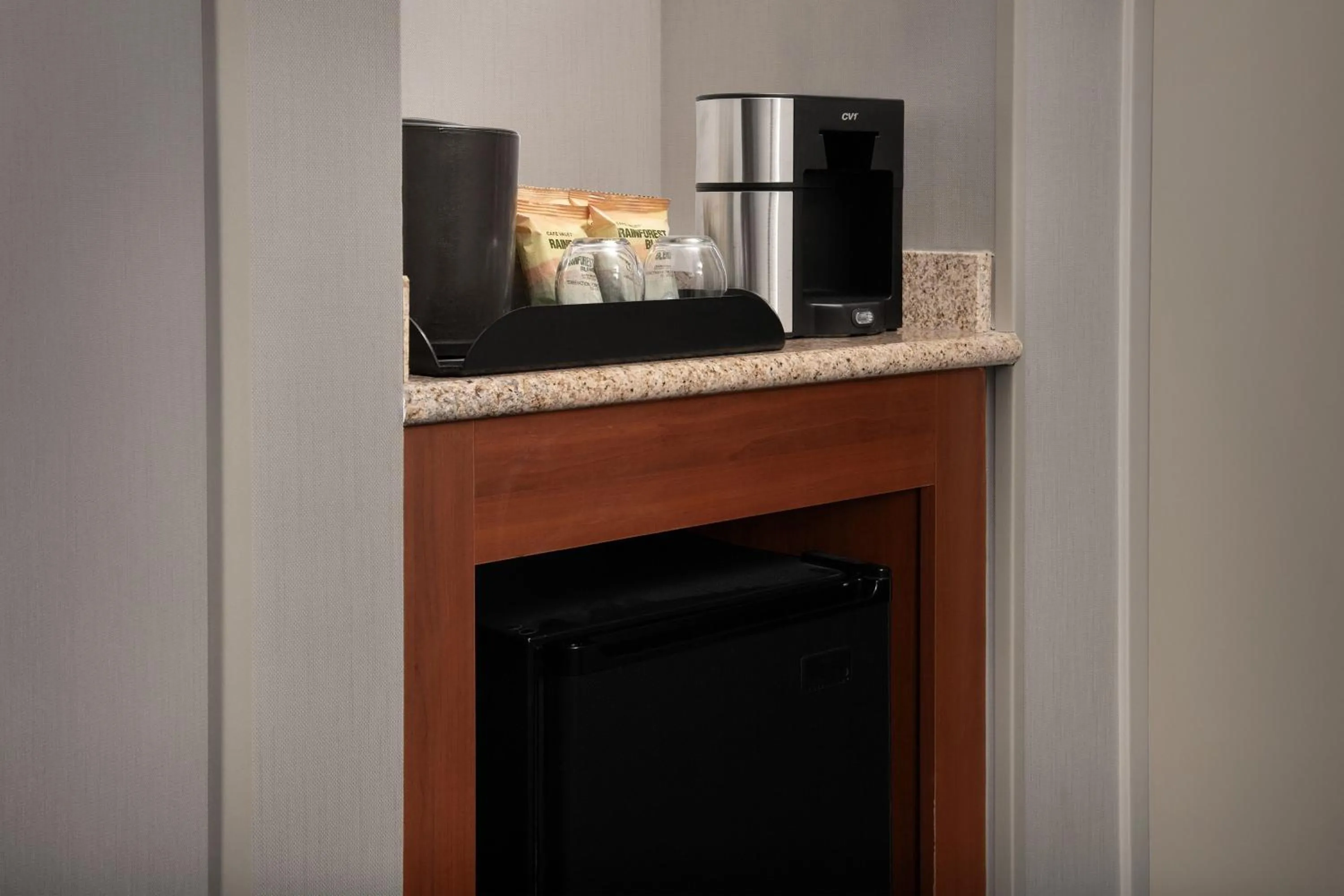 Photo of the whole room in Courtyard Syracuse Downtown at Armory Square