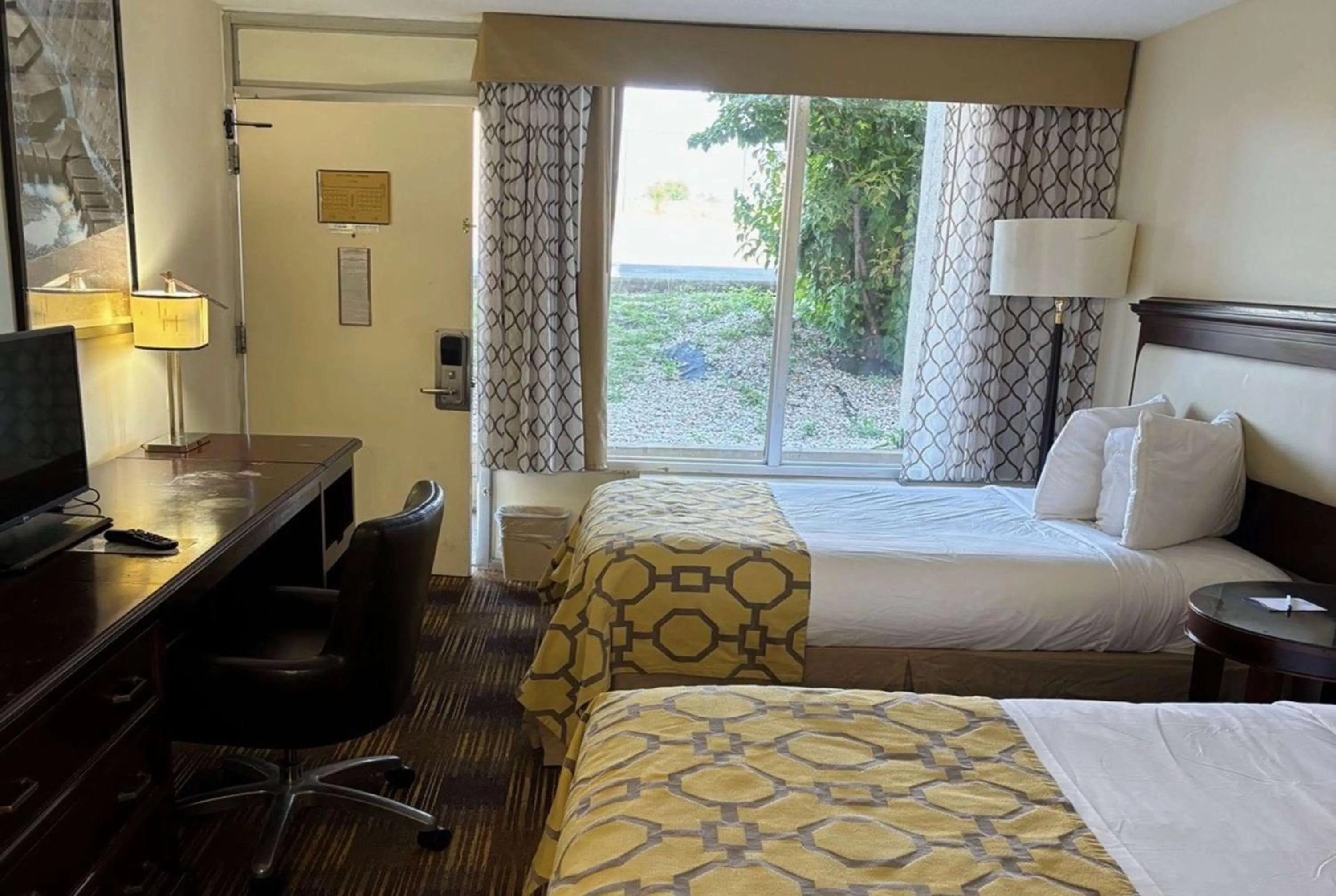 Photo of the whole room, Bed in Baymont by Wyndham Johnson City