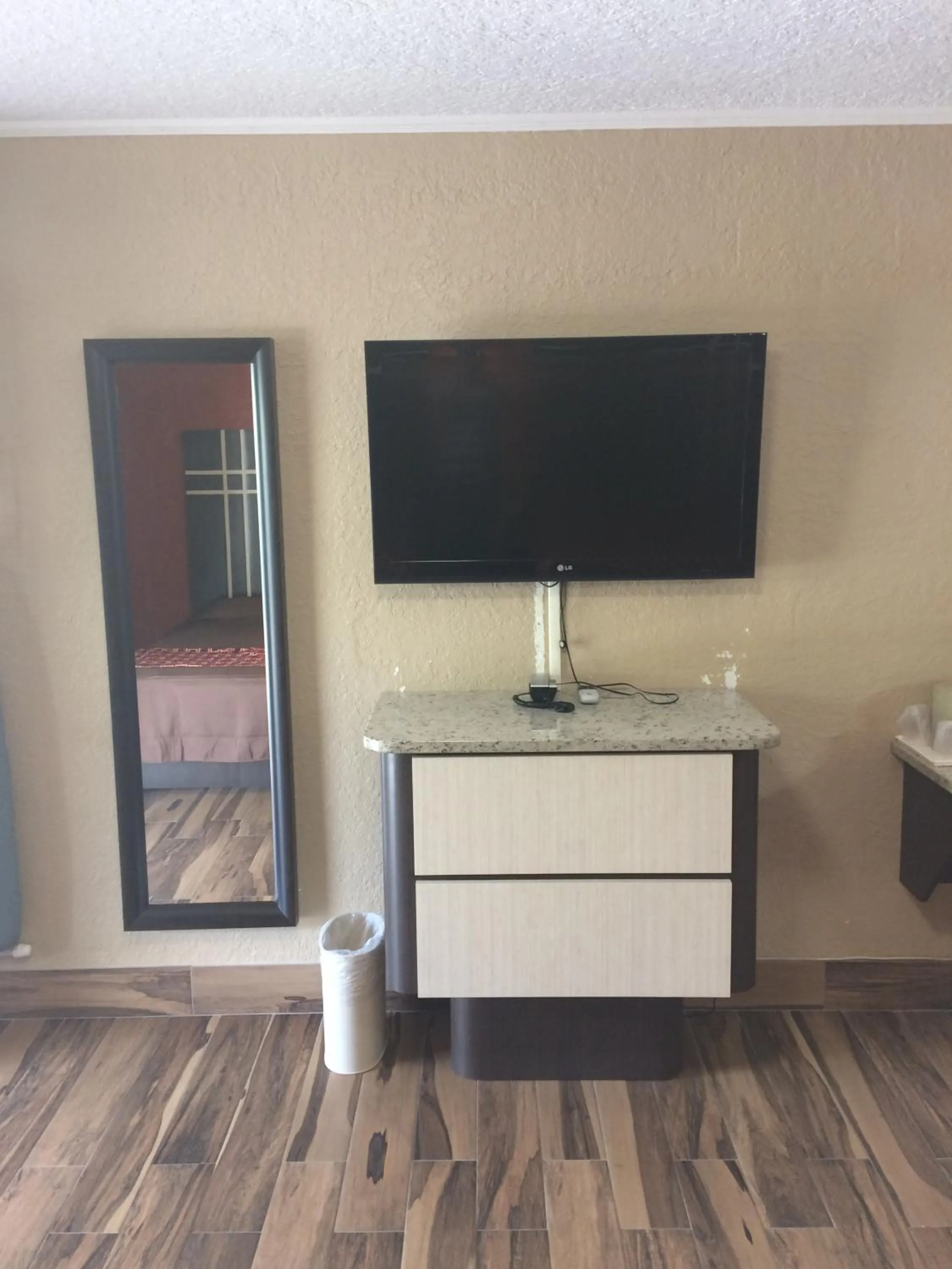 Property building in Budget Inn of Avon Park