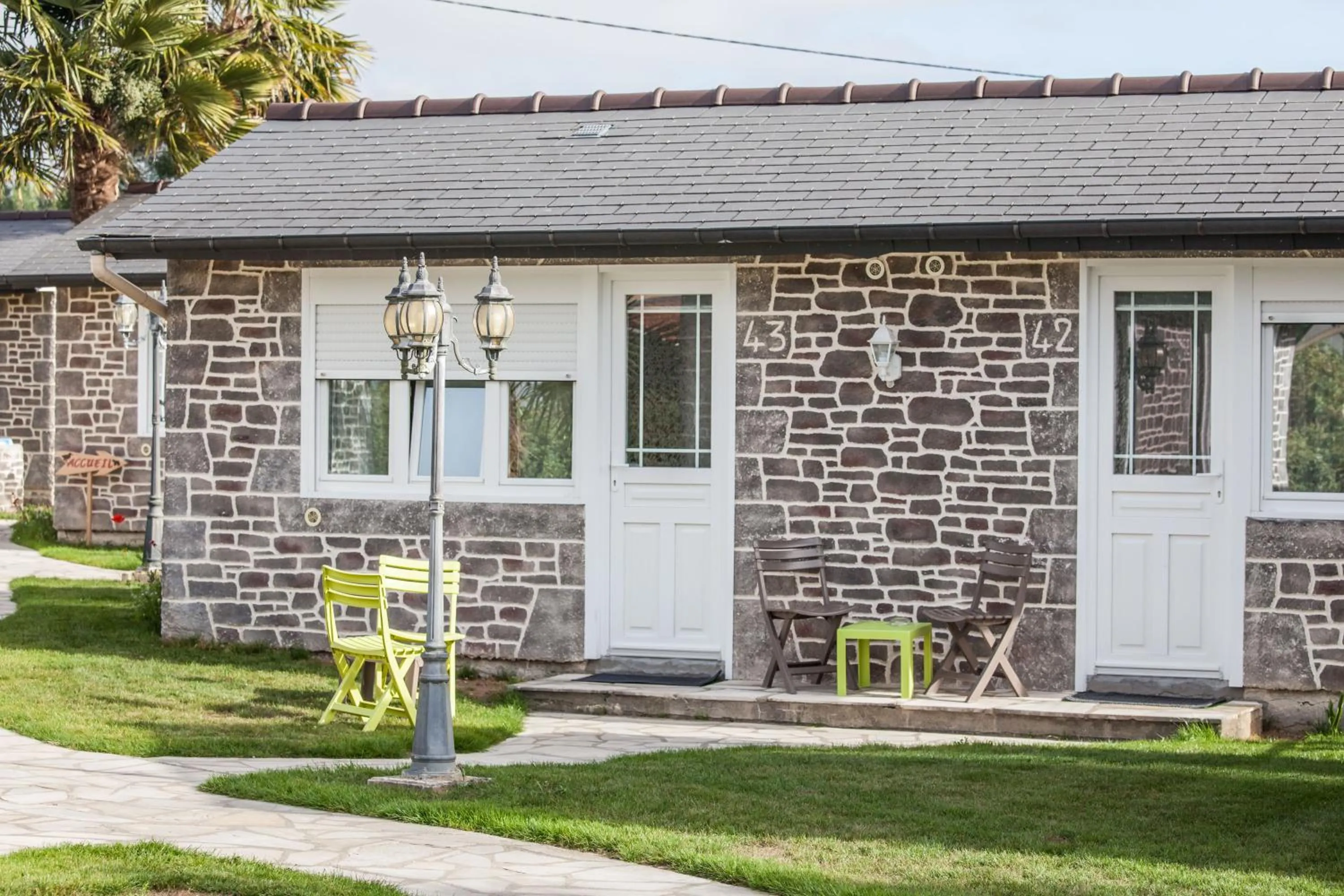 Garden in Les Treize Assiettes - Hôtel & Restaurant