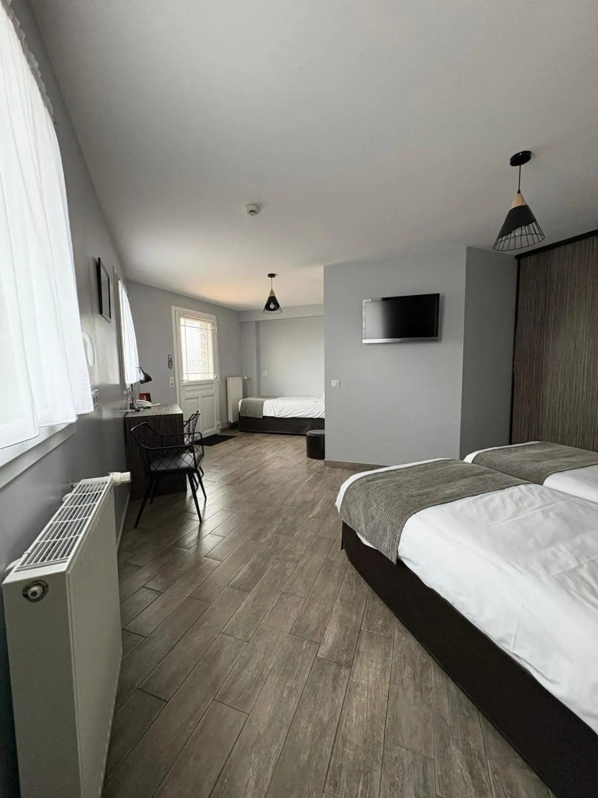 Bedroom, Bed in Les Treize Assiettes - Hôtel & Restaurant