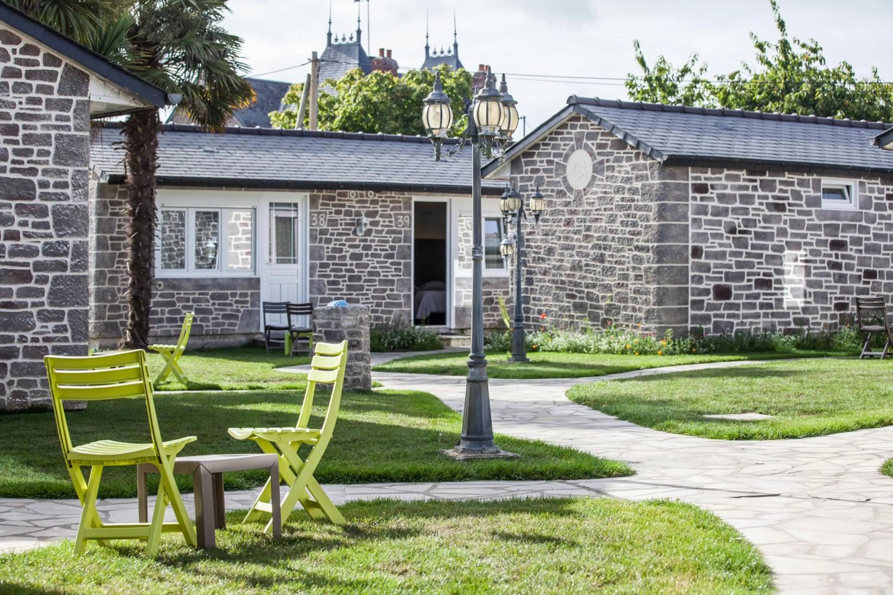 Property building in Les Treize Assiettes - Hôtel & Restaurant