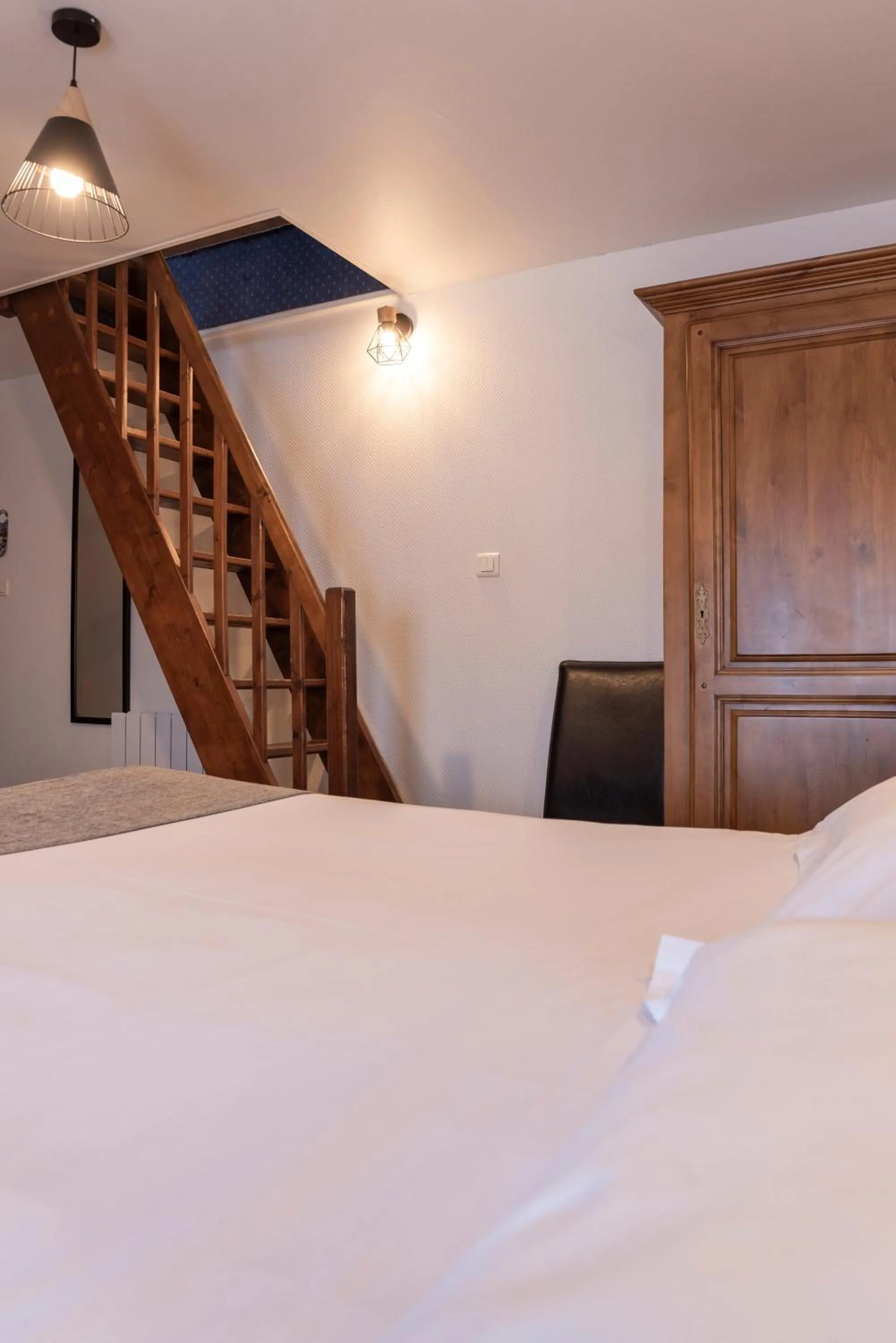 Bed in Les Treize Assiettes - Hôtel & Restaurant