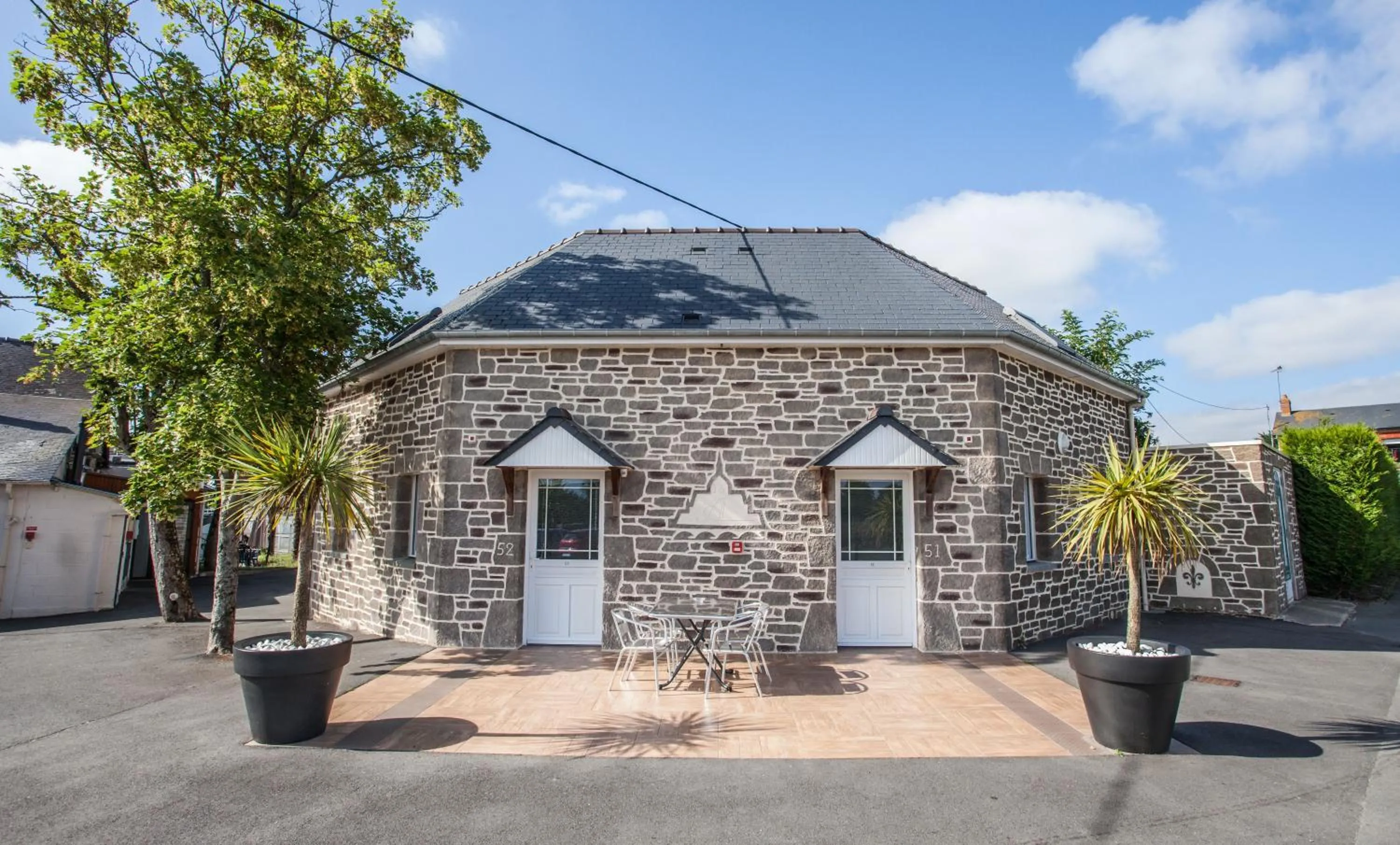 Facade/entrance in Les Treize Assiettes - Hôtel & Restaurant