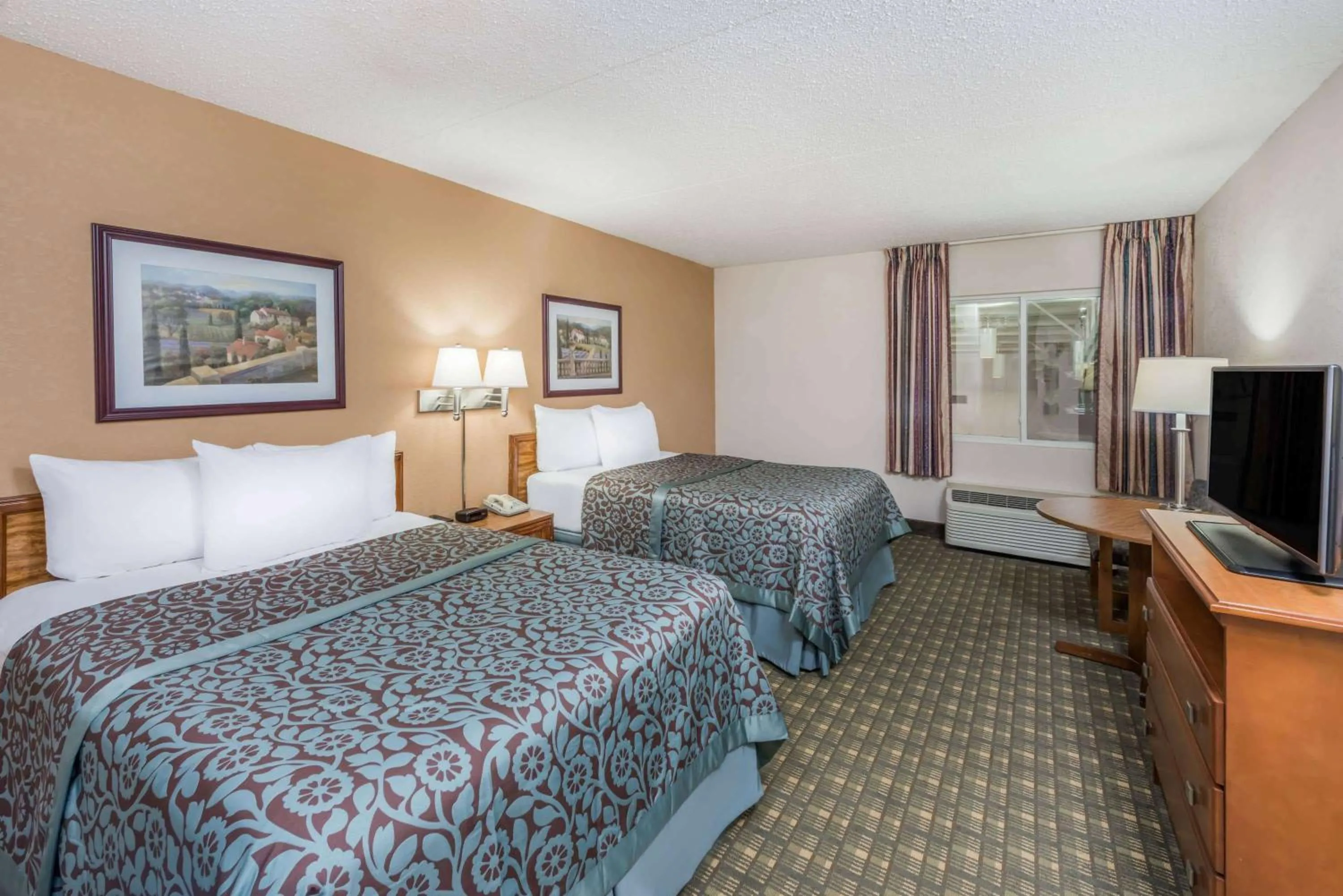 Photo of the whole room in Days Inn by Wyndham Kirksville