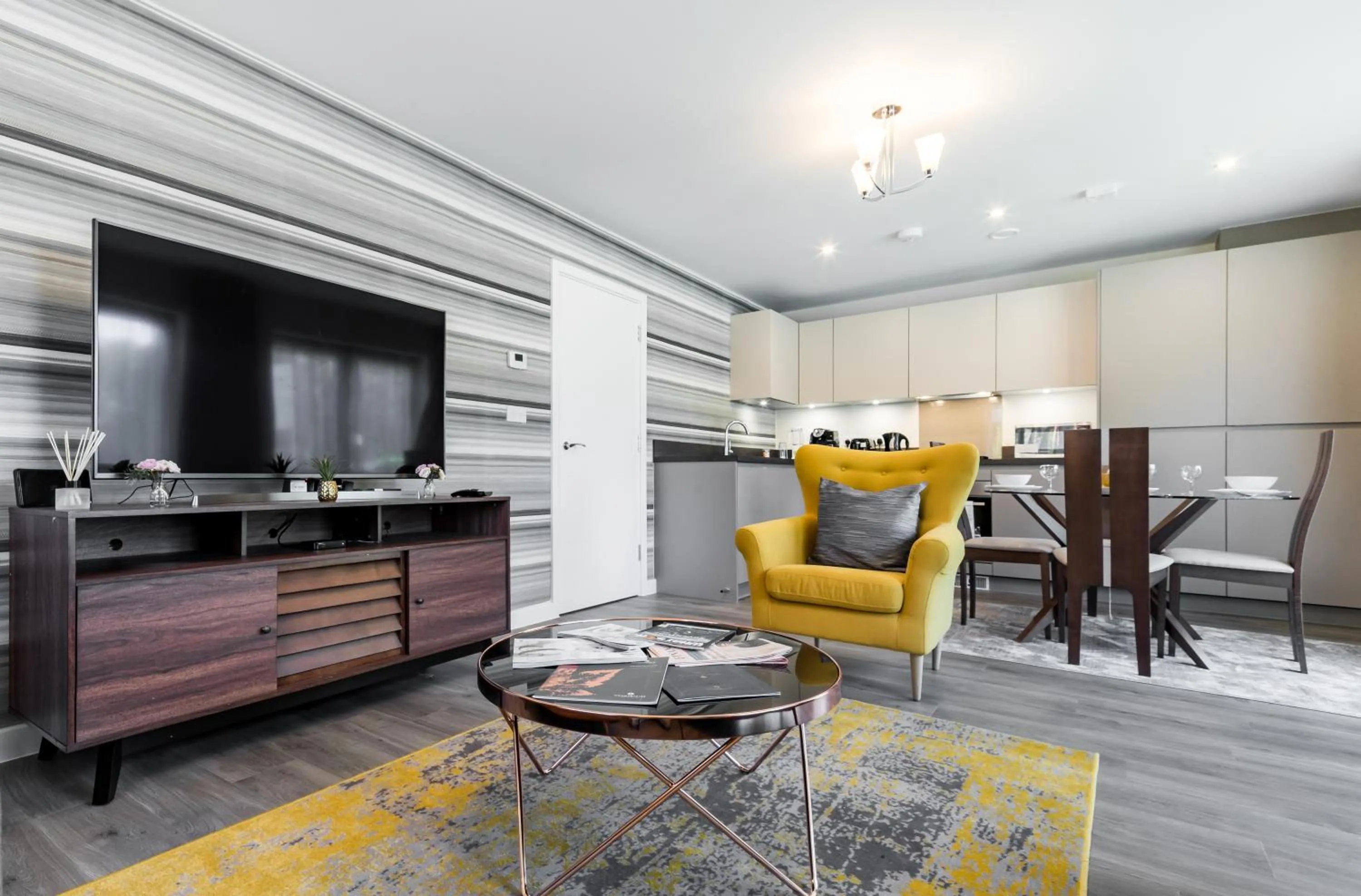 TV and multimedia in Fortified Luxury Apartment