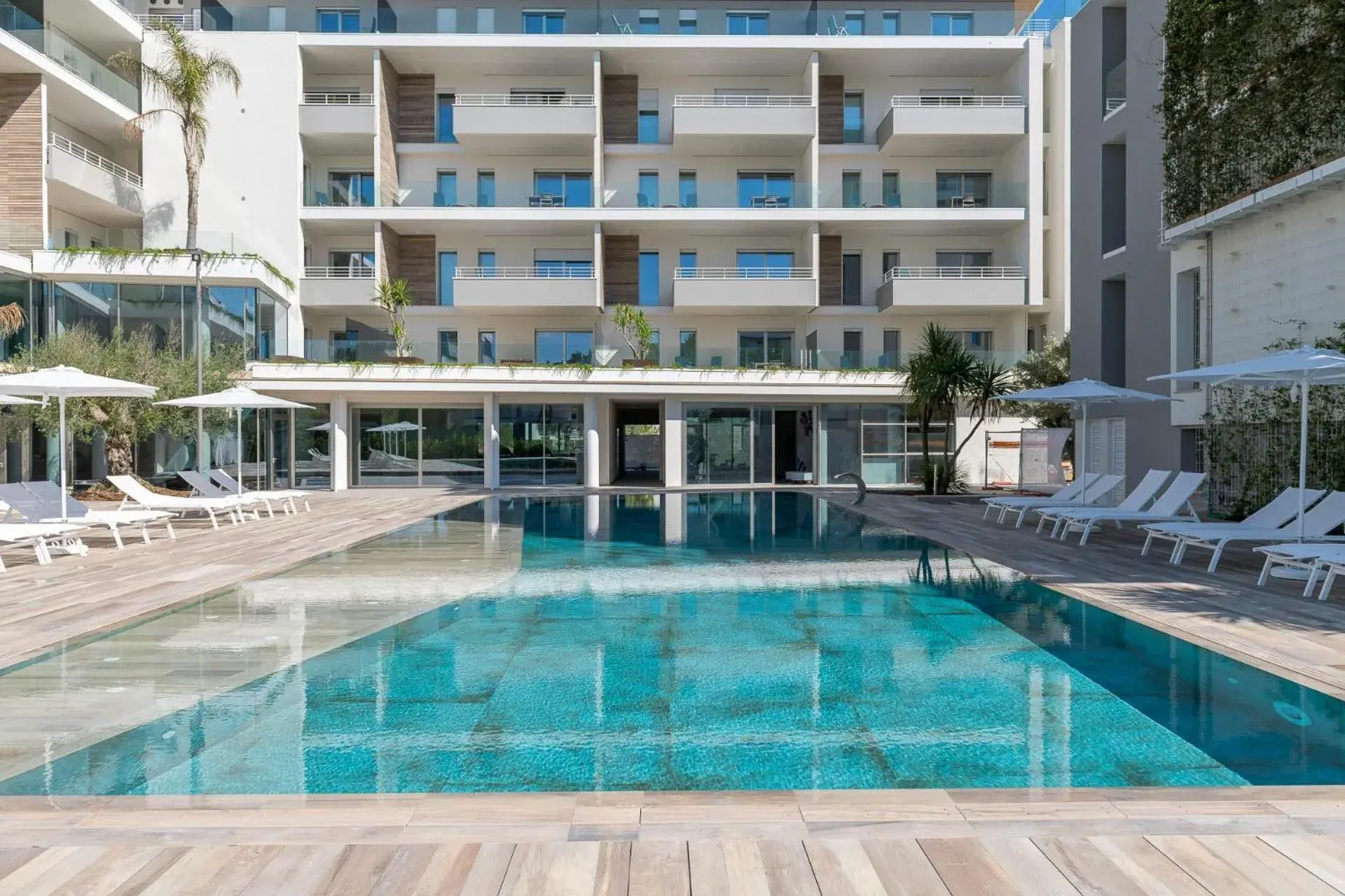 Swimming pool in YOUMAMI Suite Hotel Wellness&Spa Swimming pool in YOUMAMI Suite Hotel Wellness&Spa